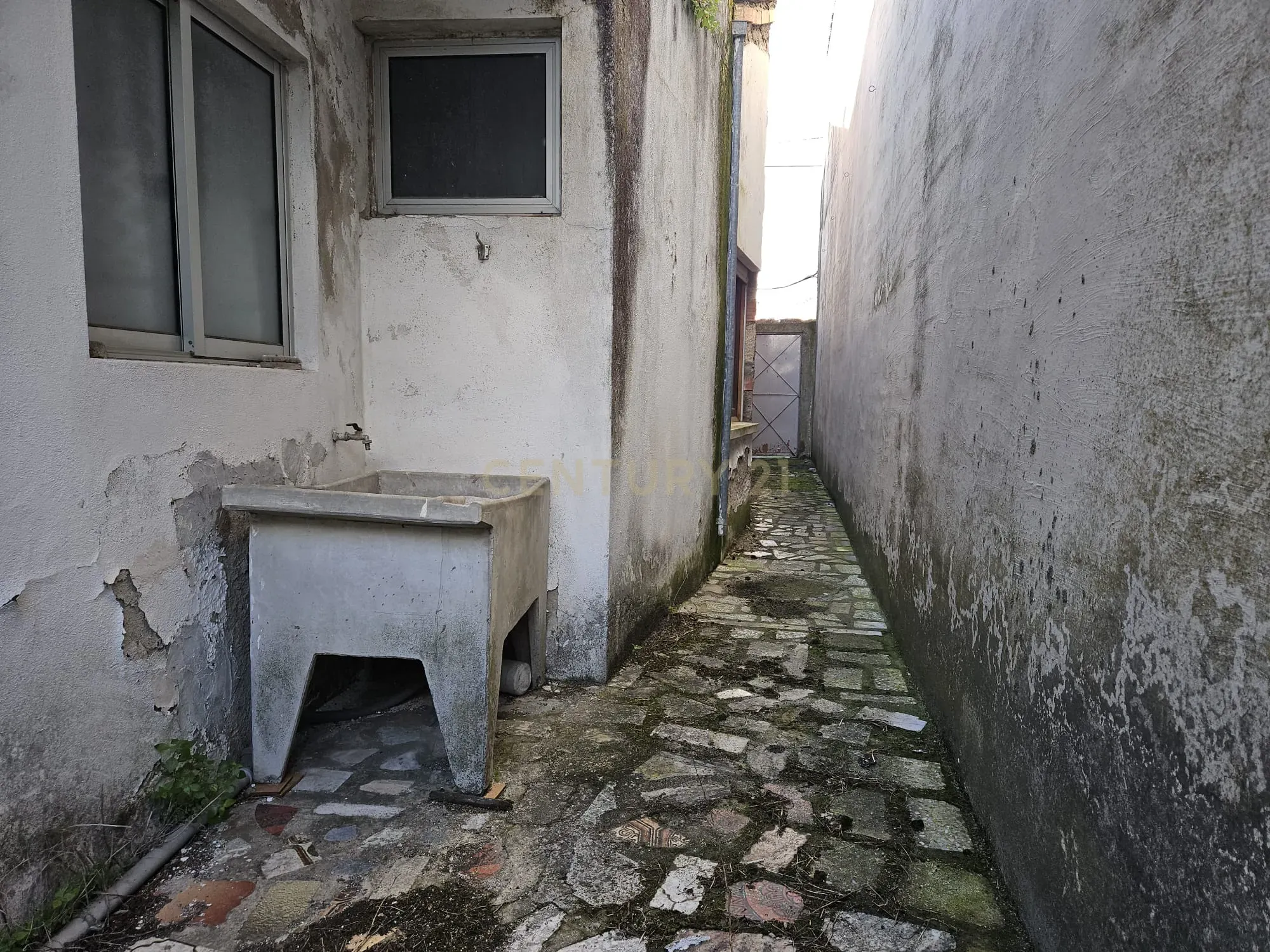 Moradia T2 Rés-do-Chão com Logradouro e Terraço – Alcains - Image 17