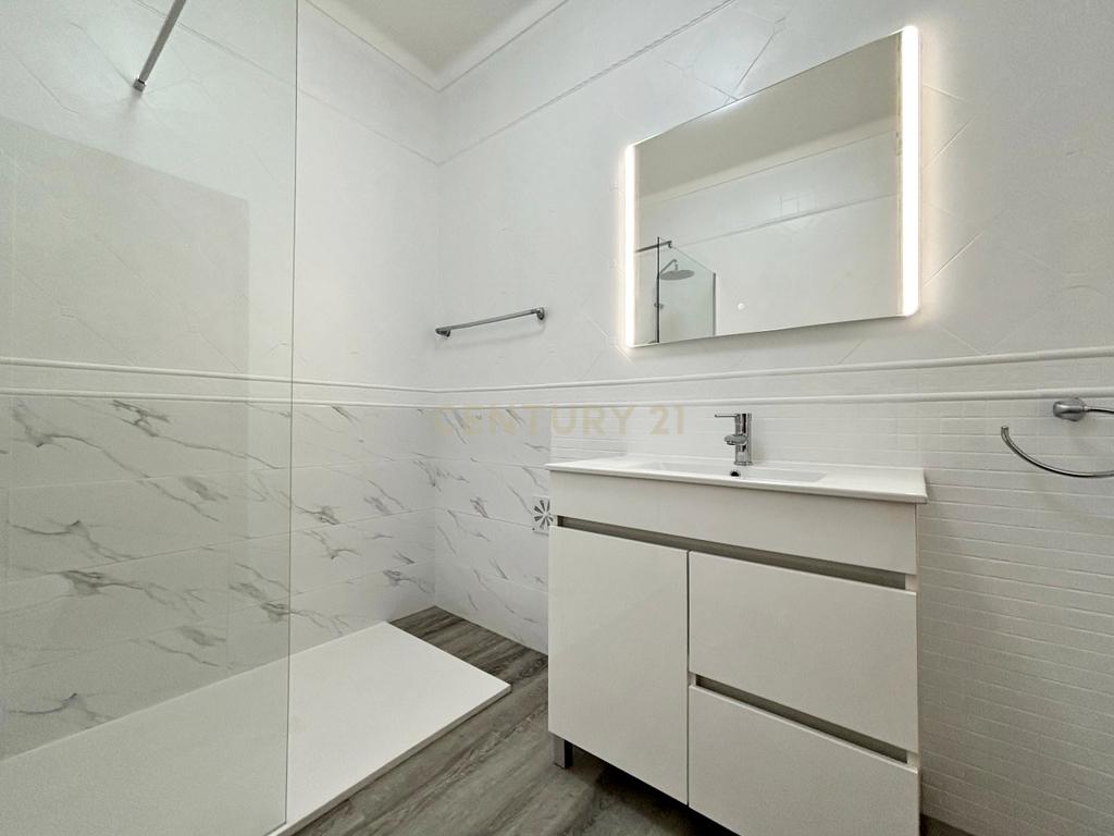 Moradia T2+1 em banda, situada na Urbanização do Mato Santo Espírito, em Tavira, totalmente remodelada e pronta a estrear. - Image 15