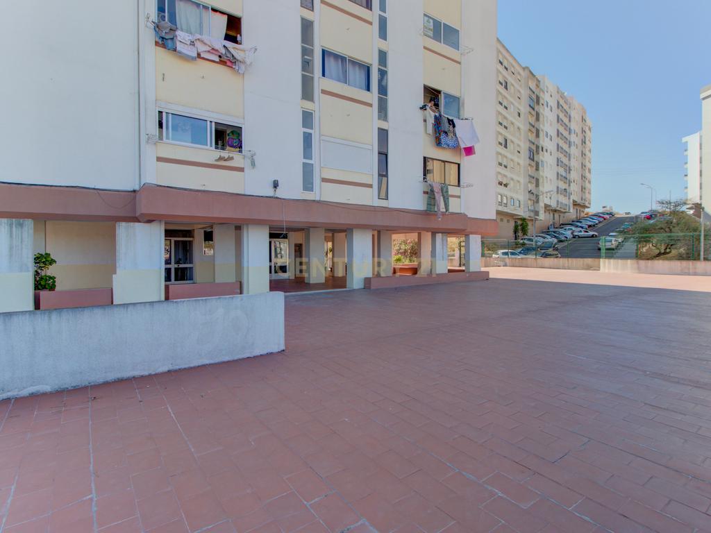 Apartamento T2 Monte Abraão  - Image 23