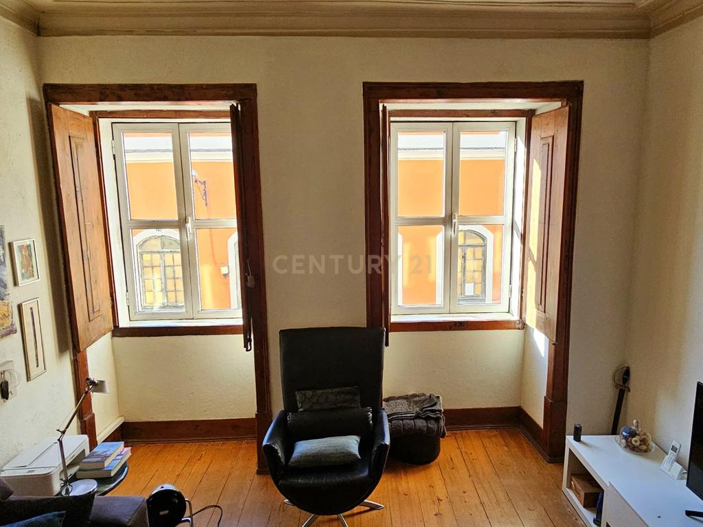 Apartamento T2 em Alcantara em Localização Privilegiada - Image 6