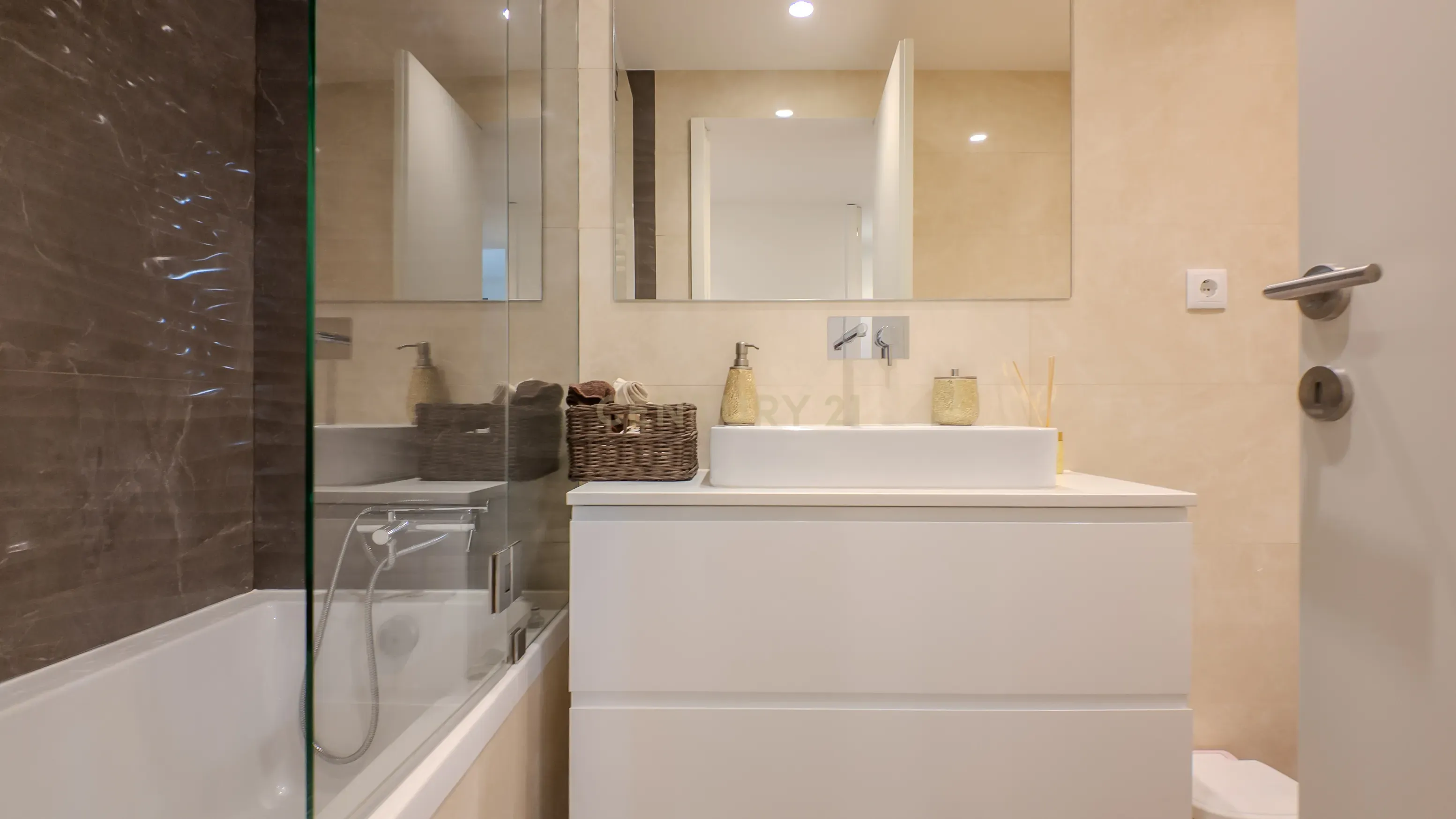APARTAMENTO T3 MODERNO NA MADALENA VILA NOVA DE GAIA  - Image 38