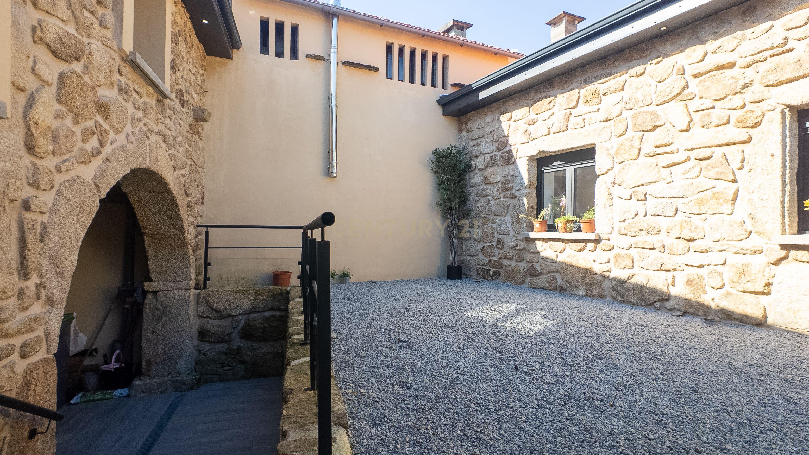Luxuosa Moradia Nova em Sanguedo com Jardim e Garagem, 25 min Porto e 15 min Espinho - Image 24