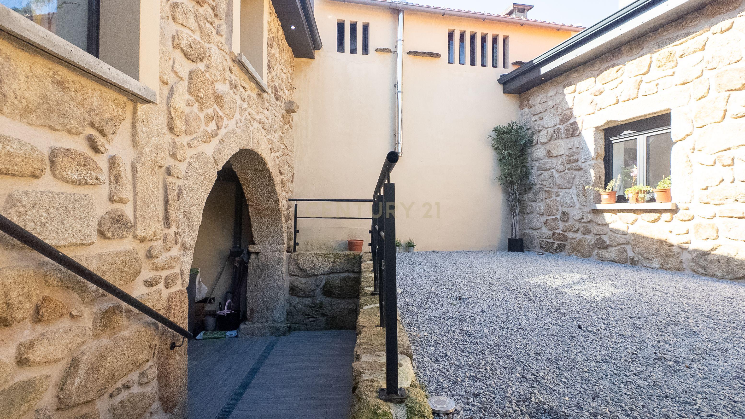 Luxuosa Moradia Nova em Sanguedo com Jardim e Garagem, 25 min Porto e 15 min Espinho - Image 41