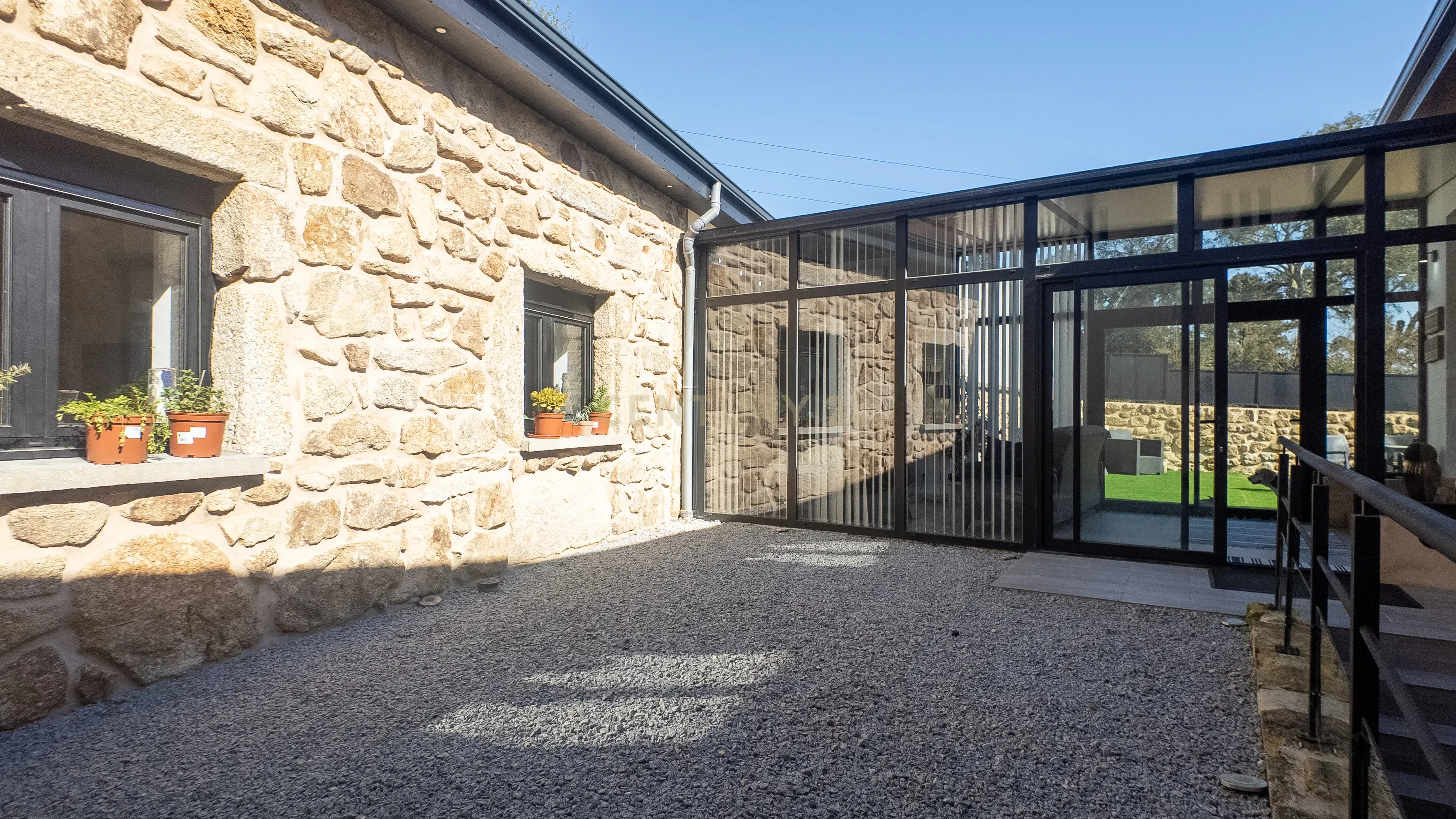 Luxuosa Moradia Nova em Sanguedo com Jardim e Garagem, 25 min Porto e 15 min Espinho - Image 25