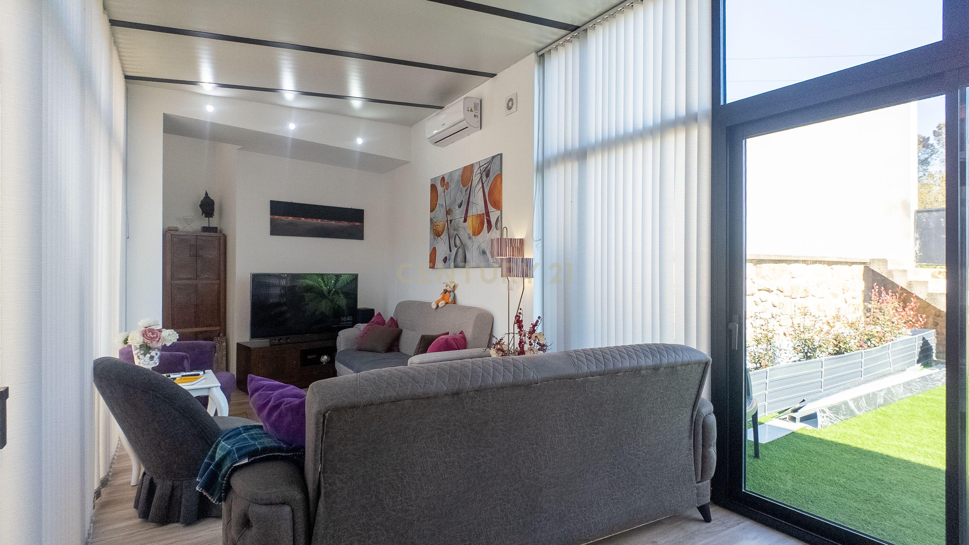 Luxuosa Moradia Nova em Sanguedo com Jardim e Garagem, 25 min Porto e 15 min Espinho - Image 12
