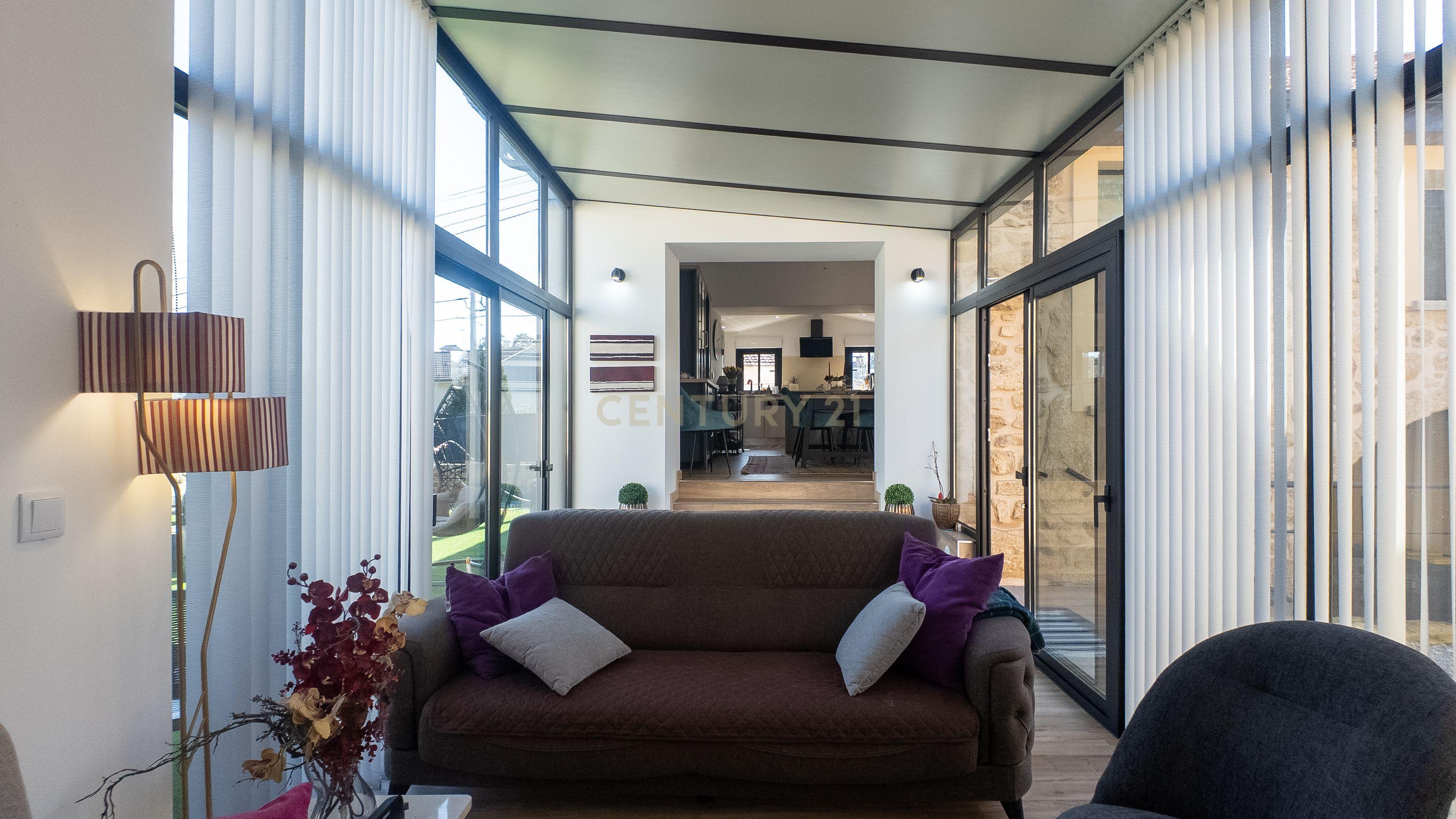 Luxuosa Moradia Nova em Sanguedo com Jardim e Garagem, 25 min Porto e 15 min Espinho - Image 10