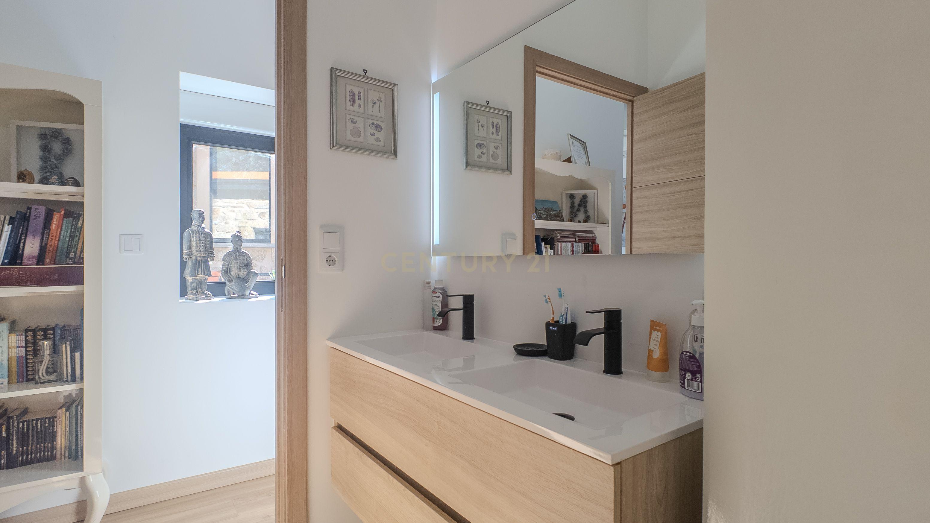 Luxuosa Moradia Nova em Sanguedo com Jardim e Garagem, 25 min Porto e 15 min Espinho - Image 29