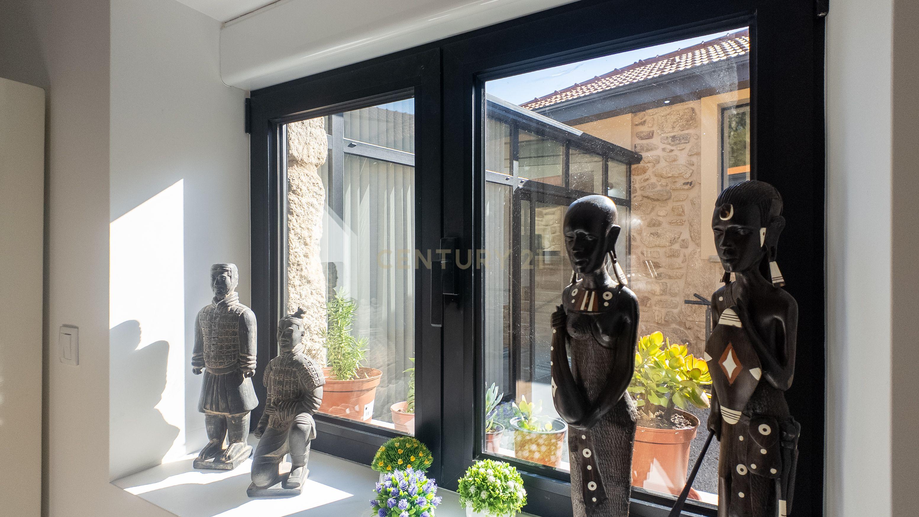 Luxuosa Moradia Nova em Sanguedo com Jardim e Garagem, 25 min Porto e 15 min Espinho - Image 6