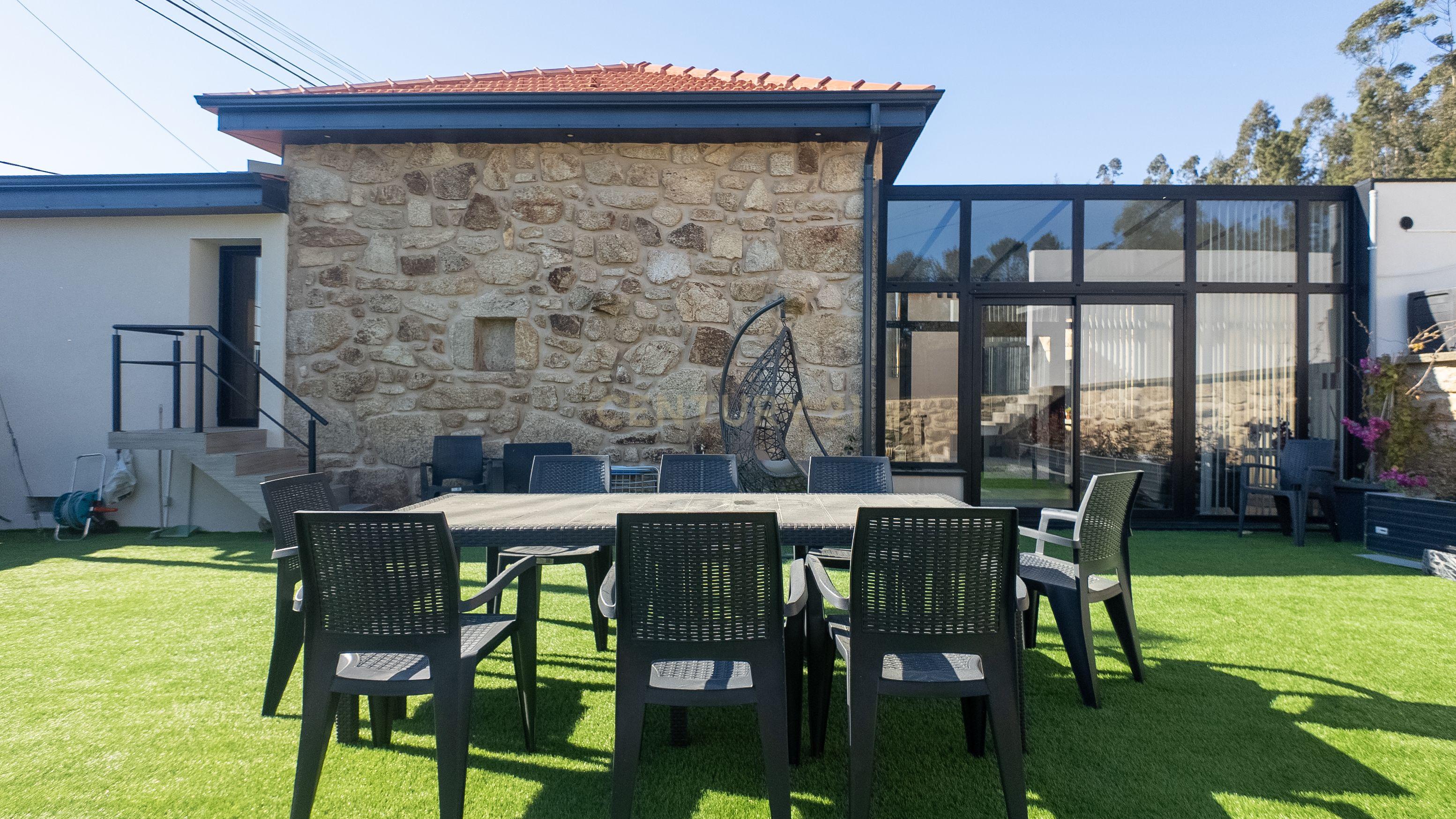 Luxuosa Moradia Nova em Sanguedo com Jardim e Garagem, 25 min Porto e 15 min Espinho - Image 18