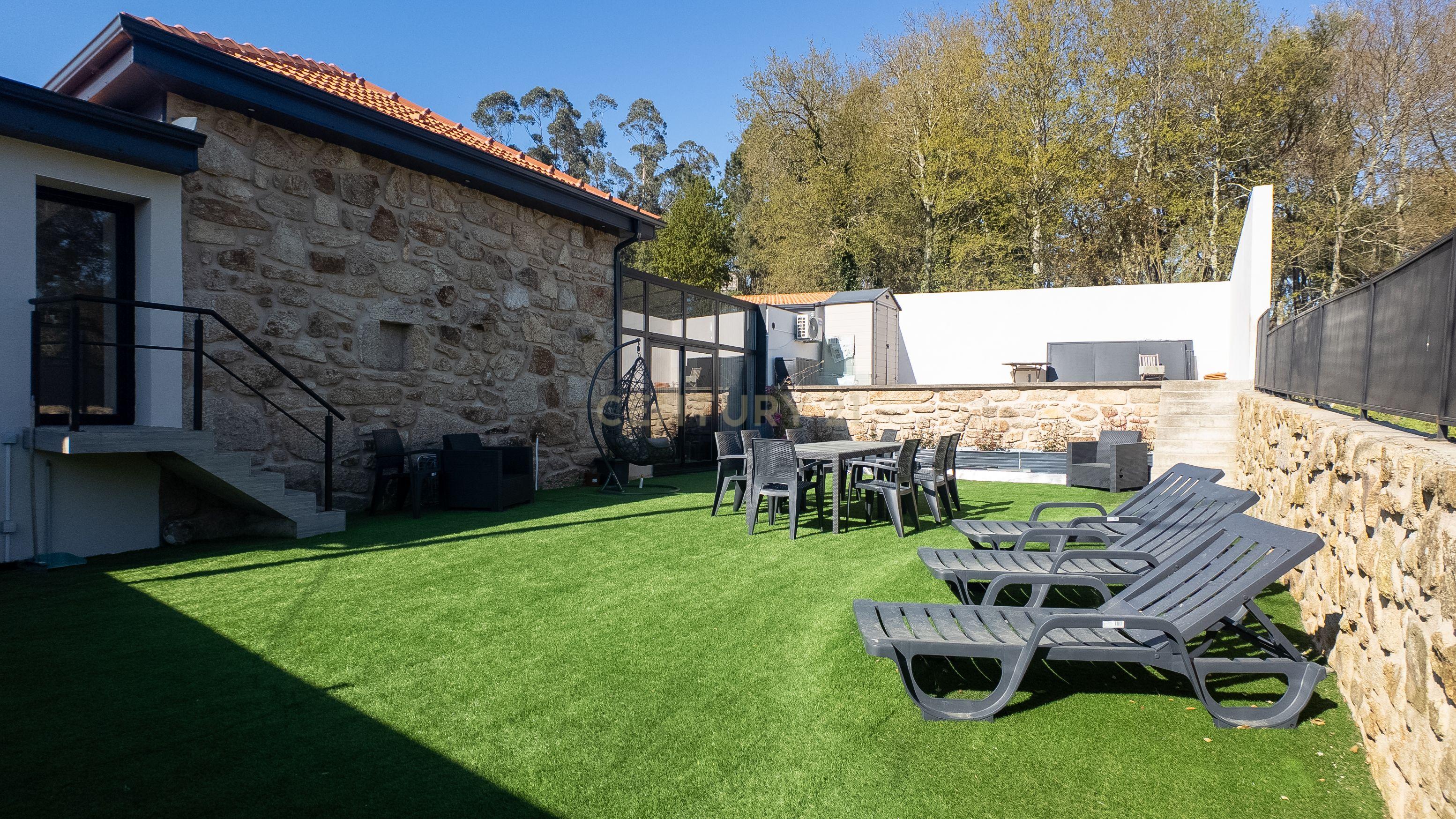 Luxuosa Moradia Nova em Sanguedo com Jardim e Garagem, 25 min Porto e 15 min Espinho - Image 2