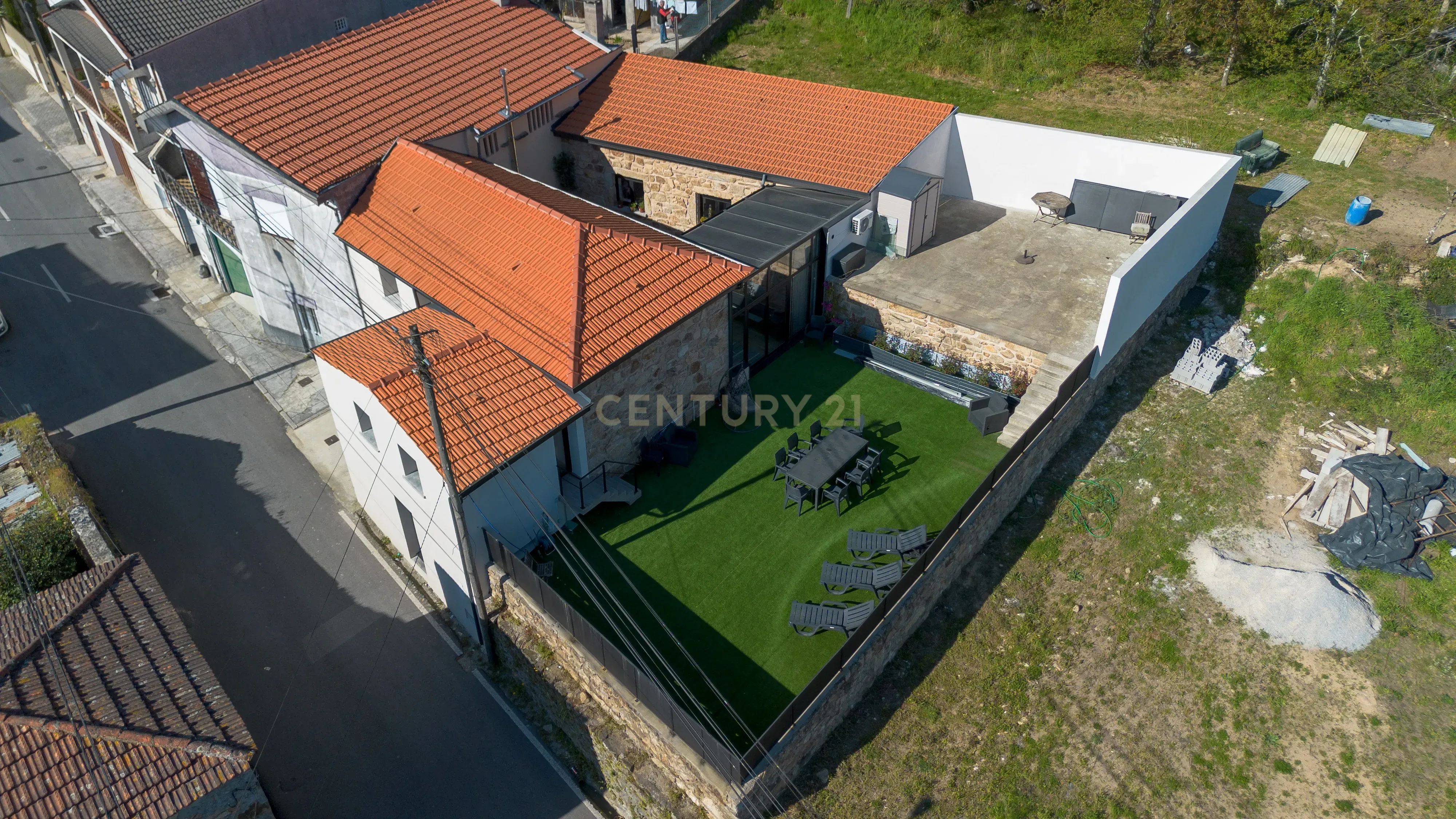 Luxuosa Moradia Nova em Sanguedo com Jardim e Garagem, 25 min Porto e 15 min Espinho - Image 38