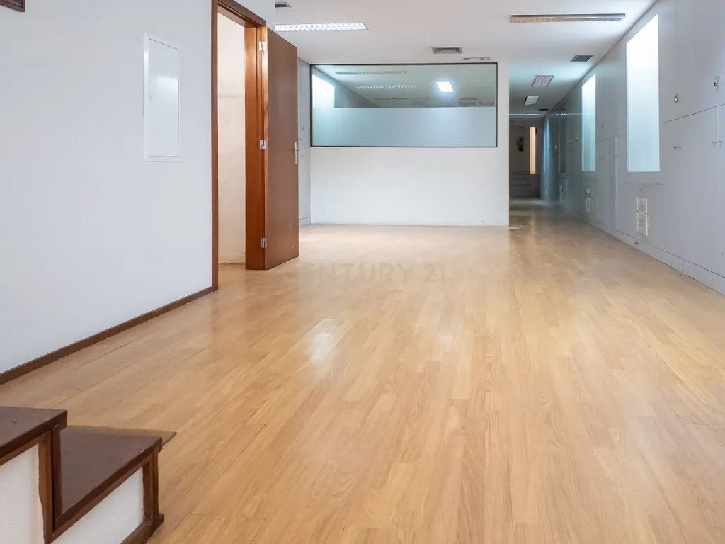 Loja com 244m2 na Rua da Constituição para Venda - INVESTIDORES - Image 11