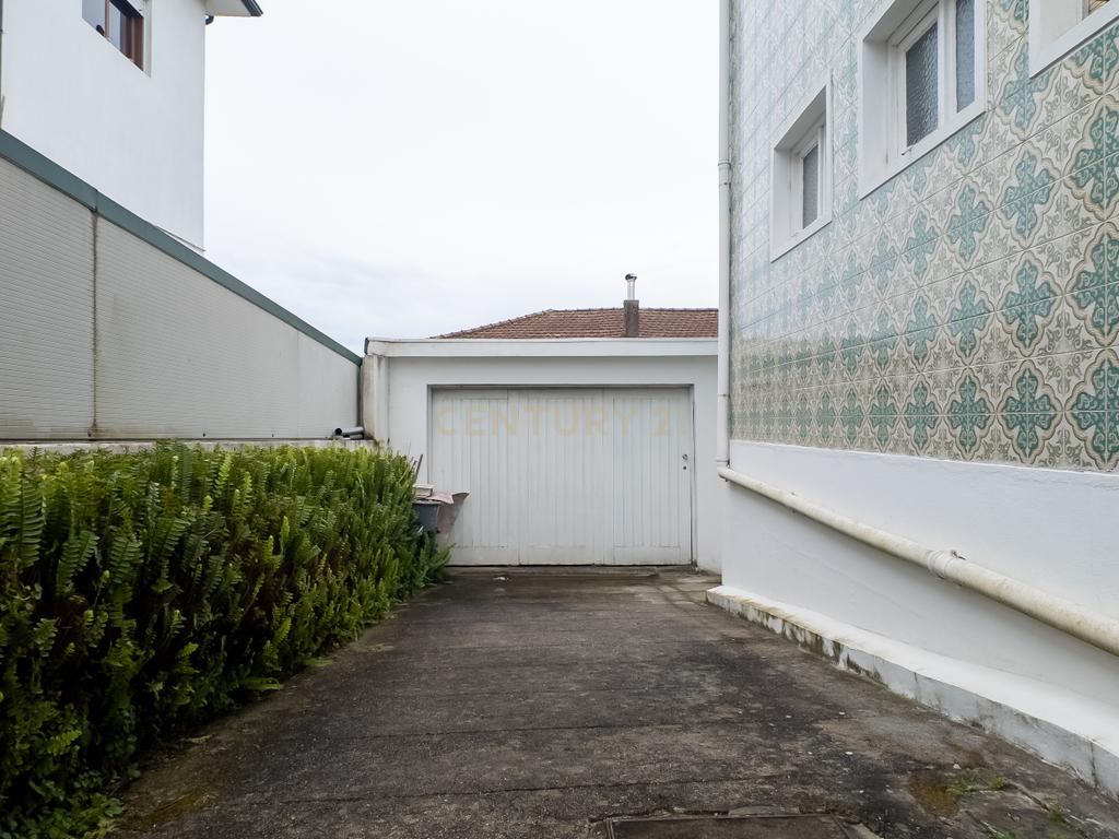 Moradia T3 c/ jardim, quintal, garagem e cave – 4 frentes em Rio Tinto, junto ao metro (ideal para famílias ou investimento). - Image 23