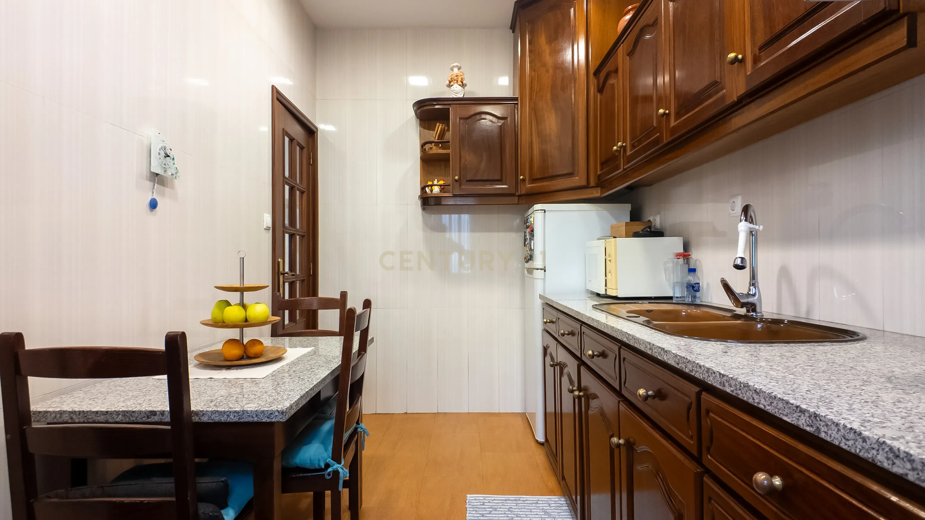 Moradia T4 com Jardim e Garagem no Porto - Image 5
