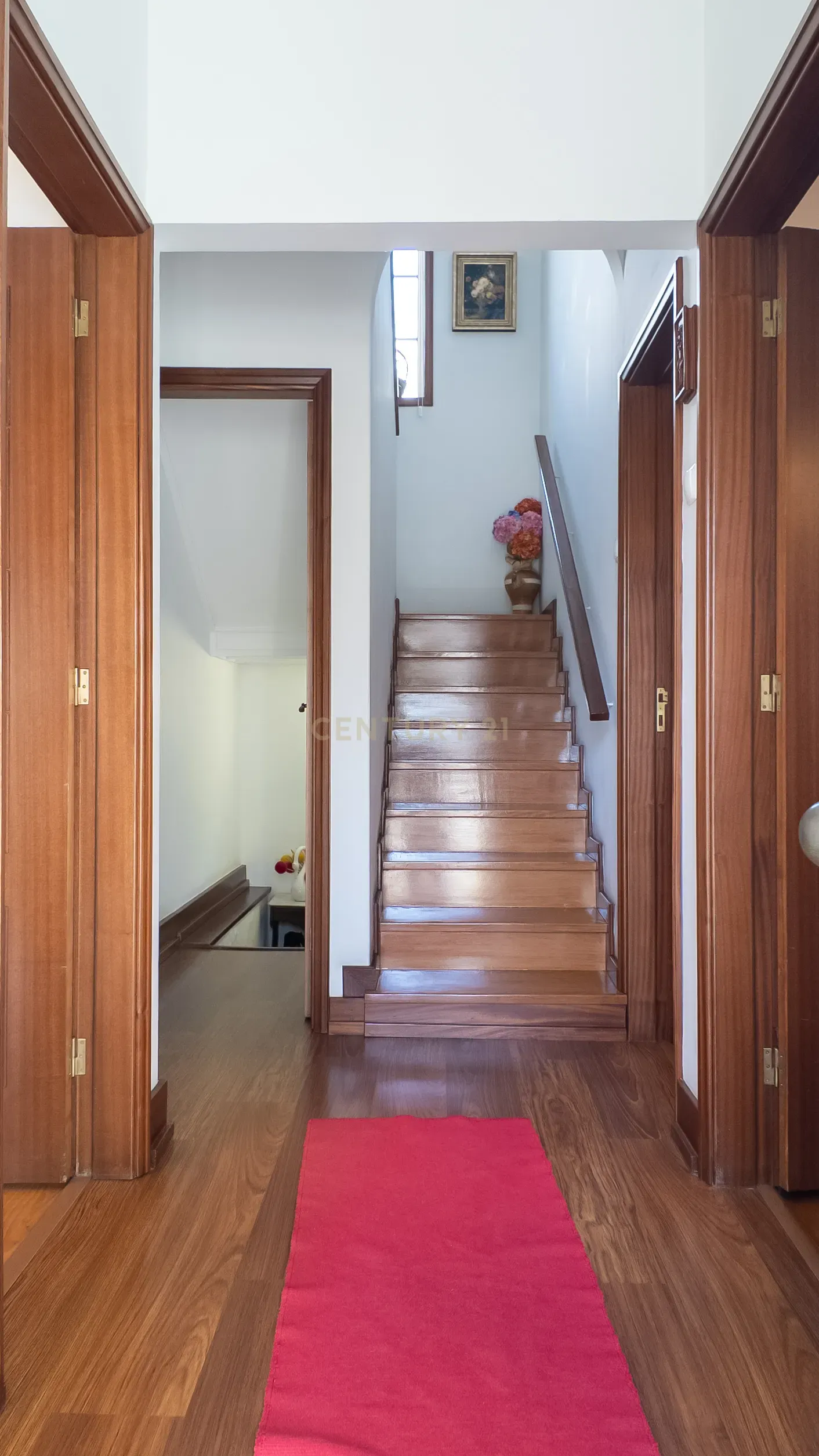Moradia T4 com Jardim e Garagem no Porto - Image 3