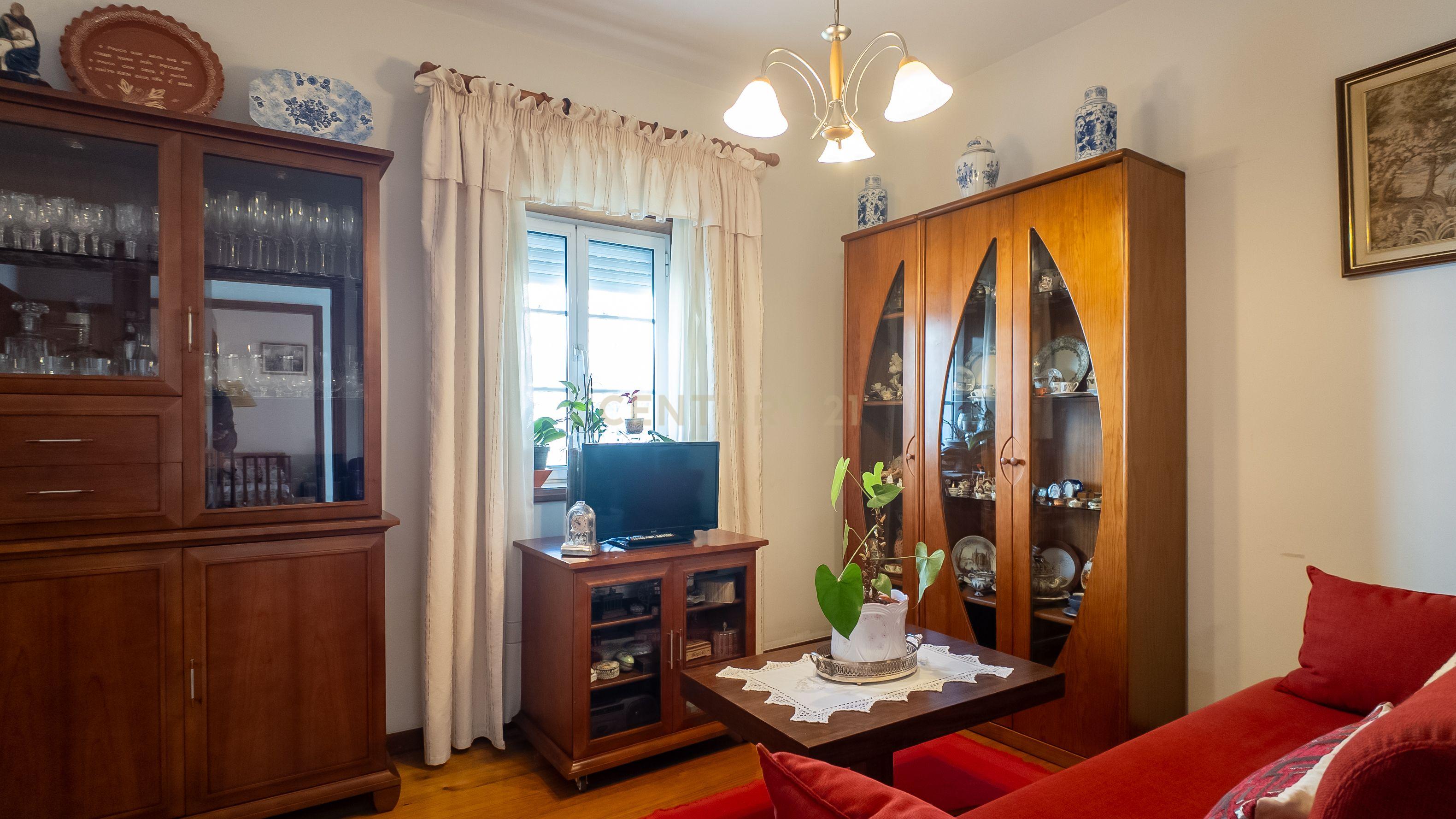 Moradia T4 com Jardim e Garagem no Porto - Image 7
