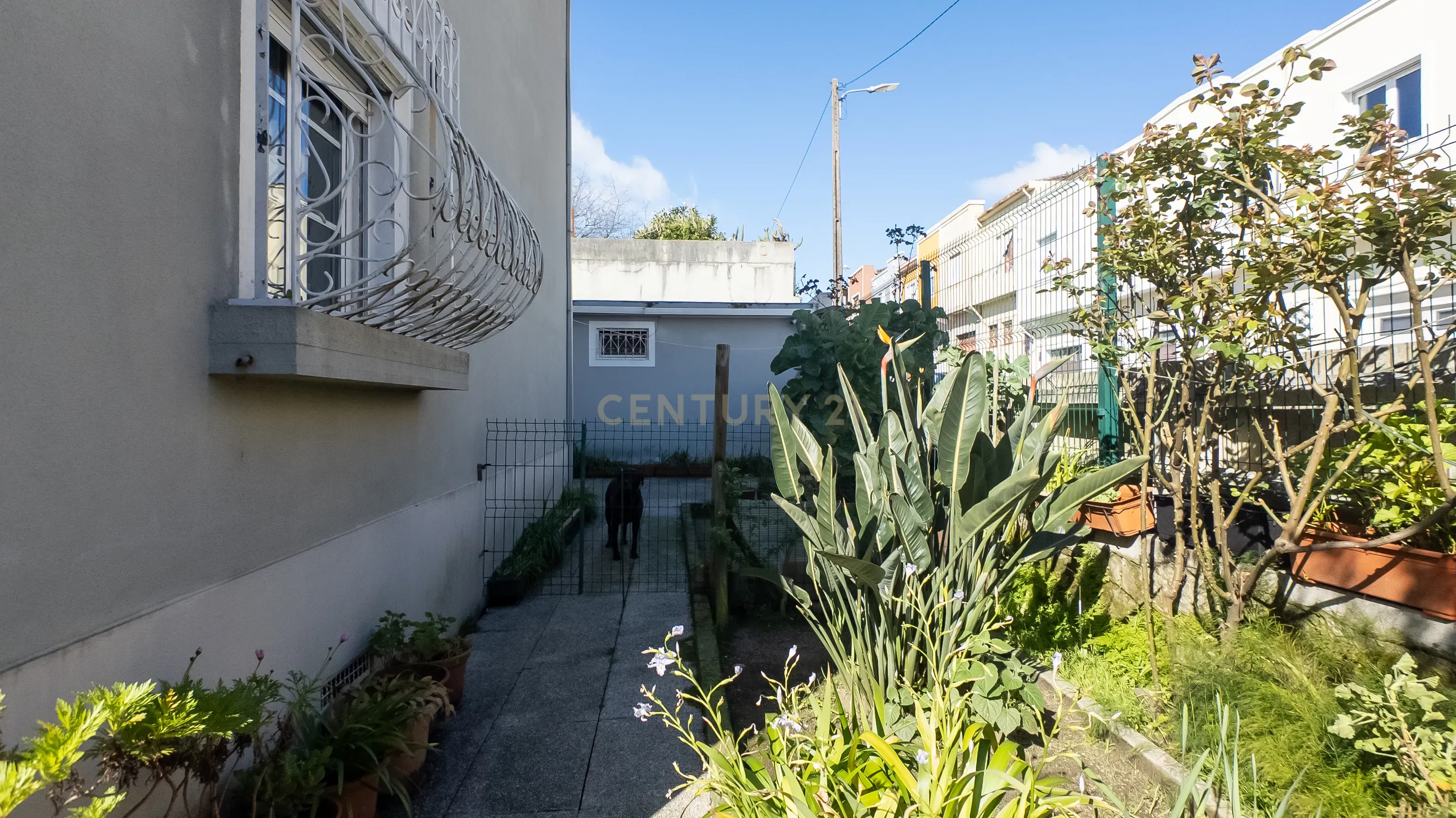 Moradia T4 com Jardim e Garagem no Porto - Image 34