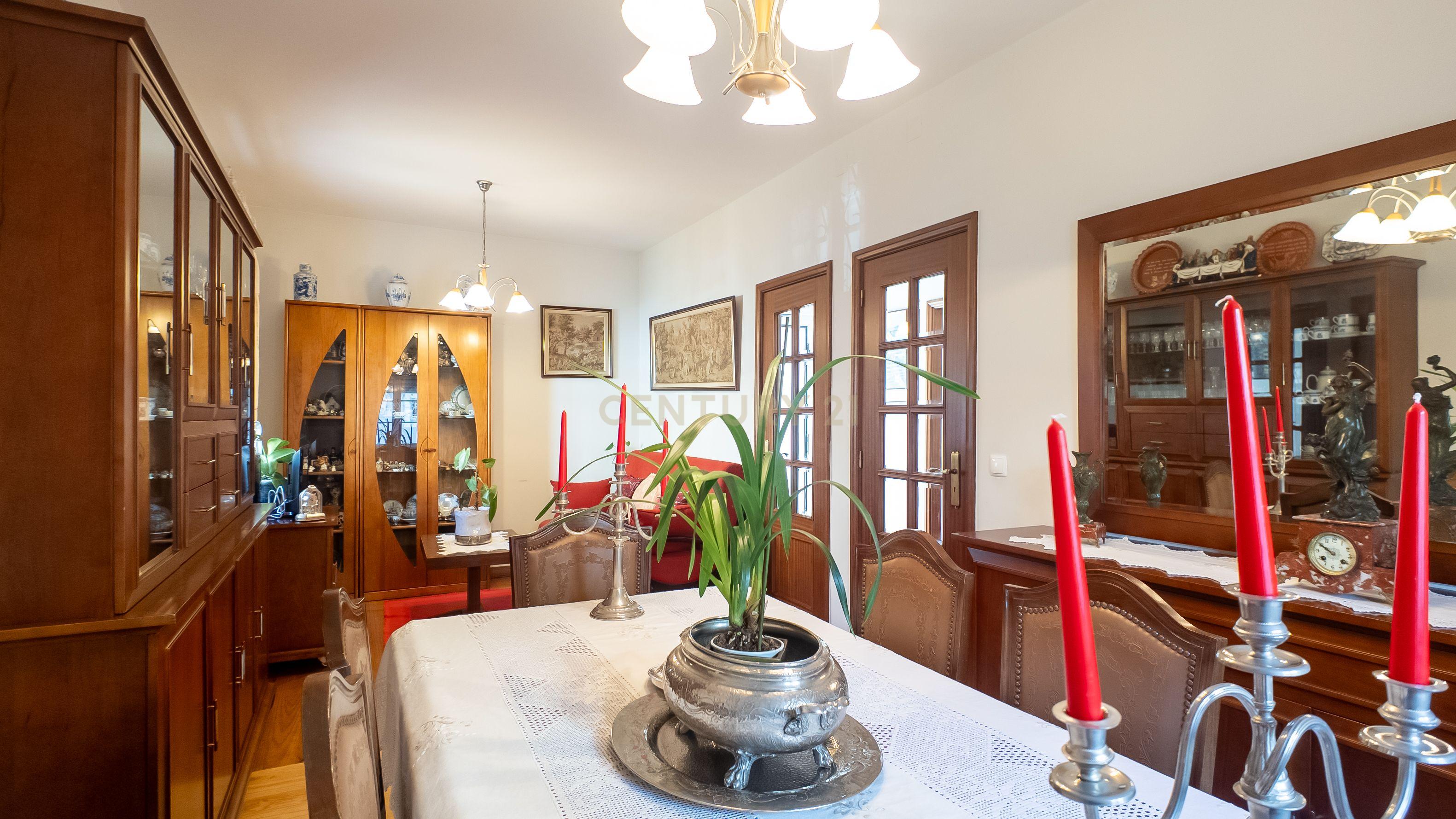 Moradia T4 com Jardim e Garagem no Porto - Image 10
