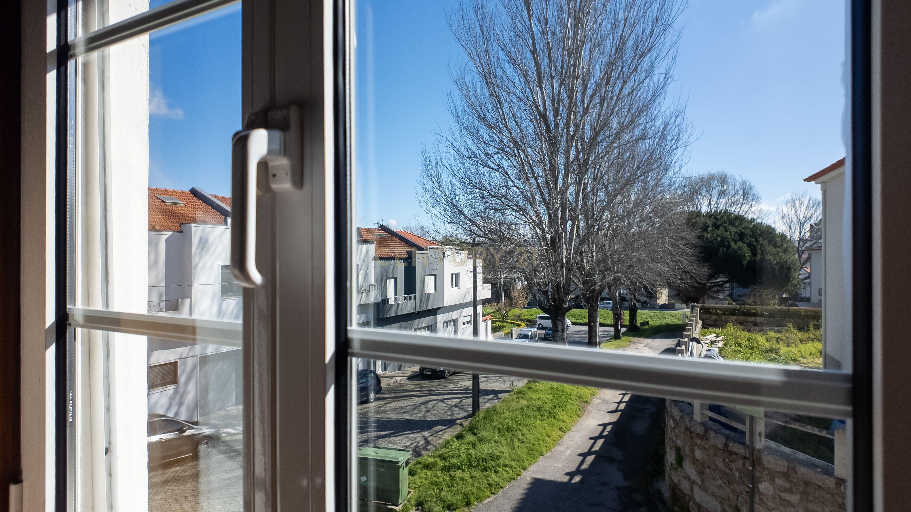 Moradia T4 com Jardim e Garagem no Porto - Image 20