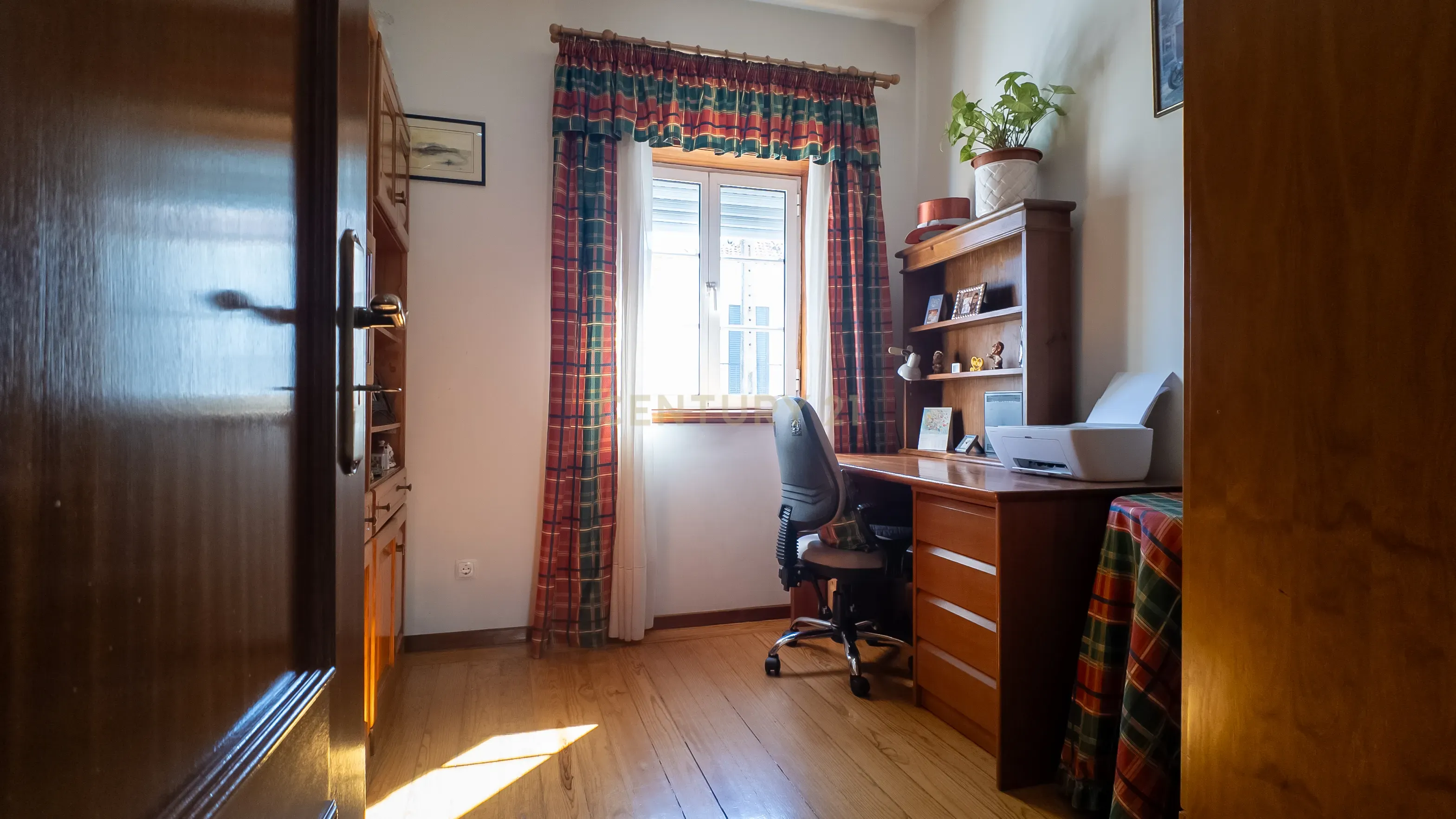 Moradia T4 com Jardim e Garagem no Porto - Image 19