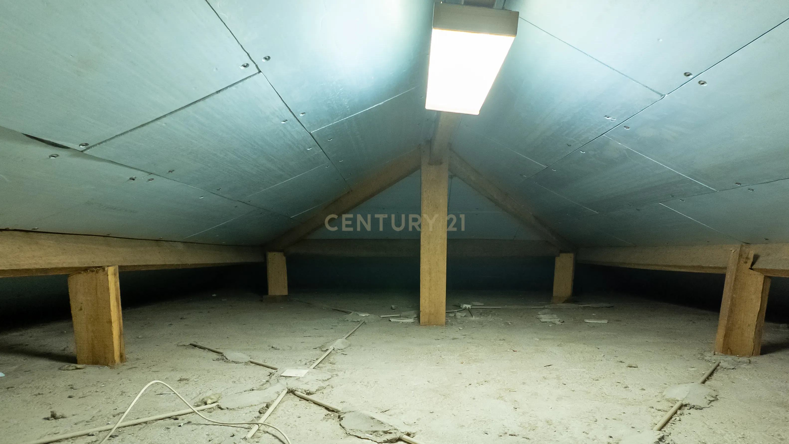 Moradia T4 com Jardim e Garagem no Porto - Image 29