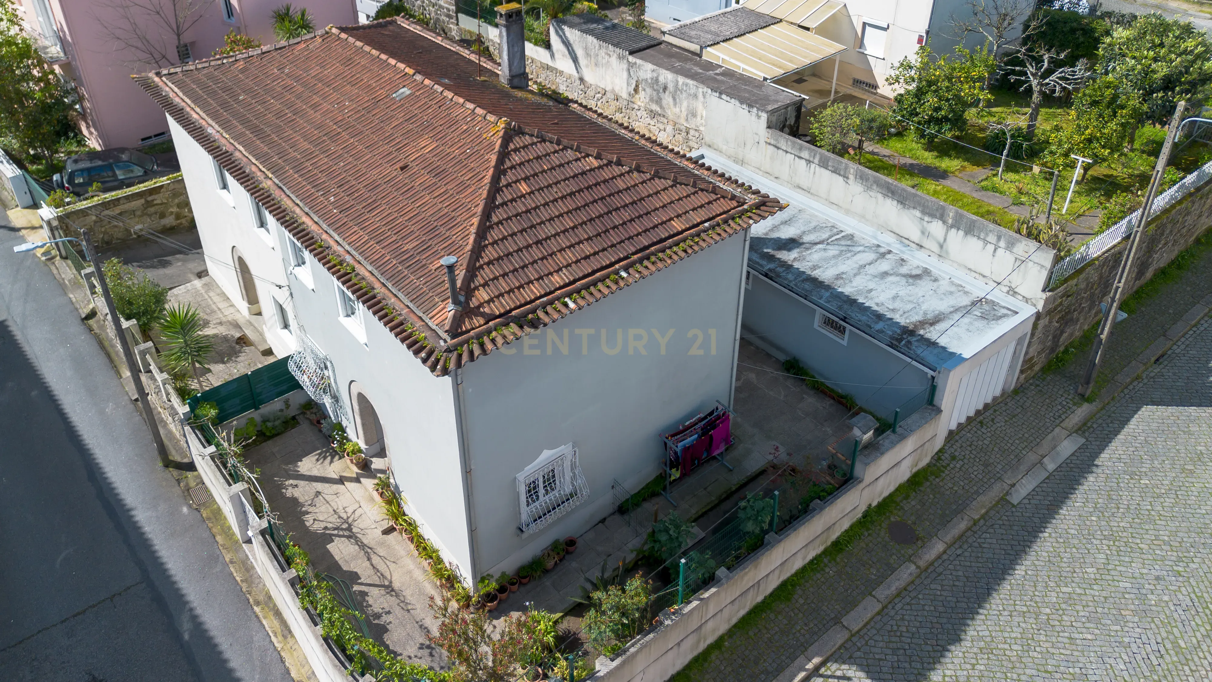 Moradia T4 com Jardim e Garagem no Porto - Image 39