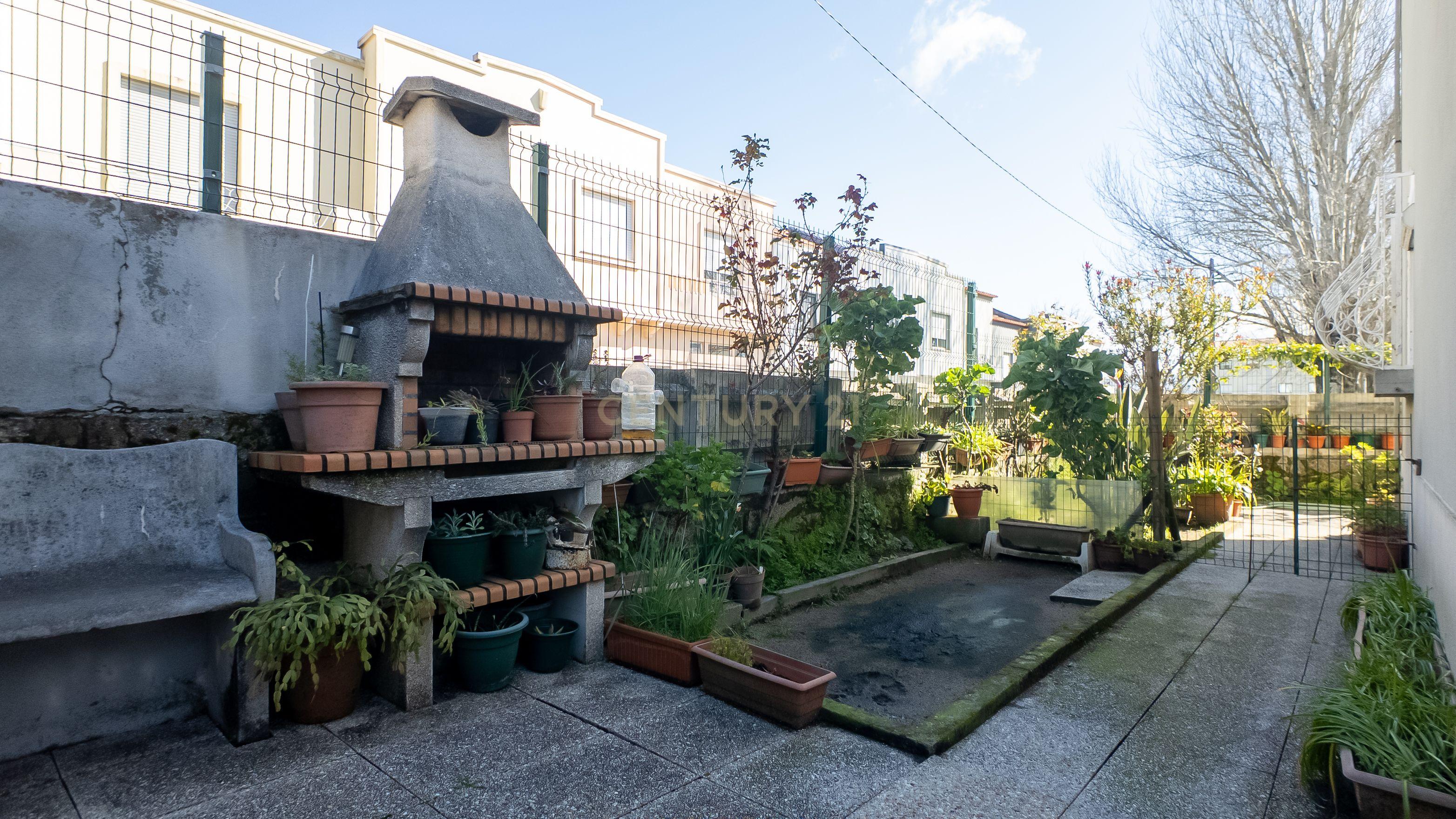 Moradia T4 com Jardim e Garagem no Porto - Image 33