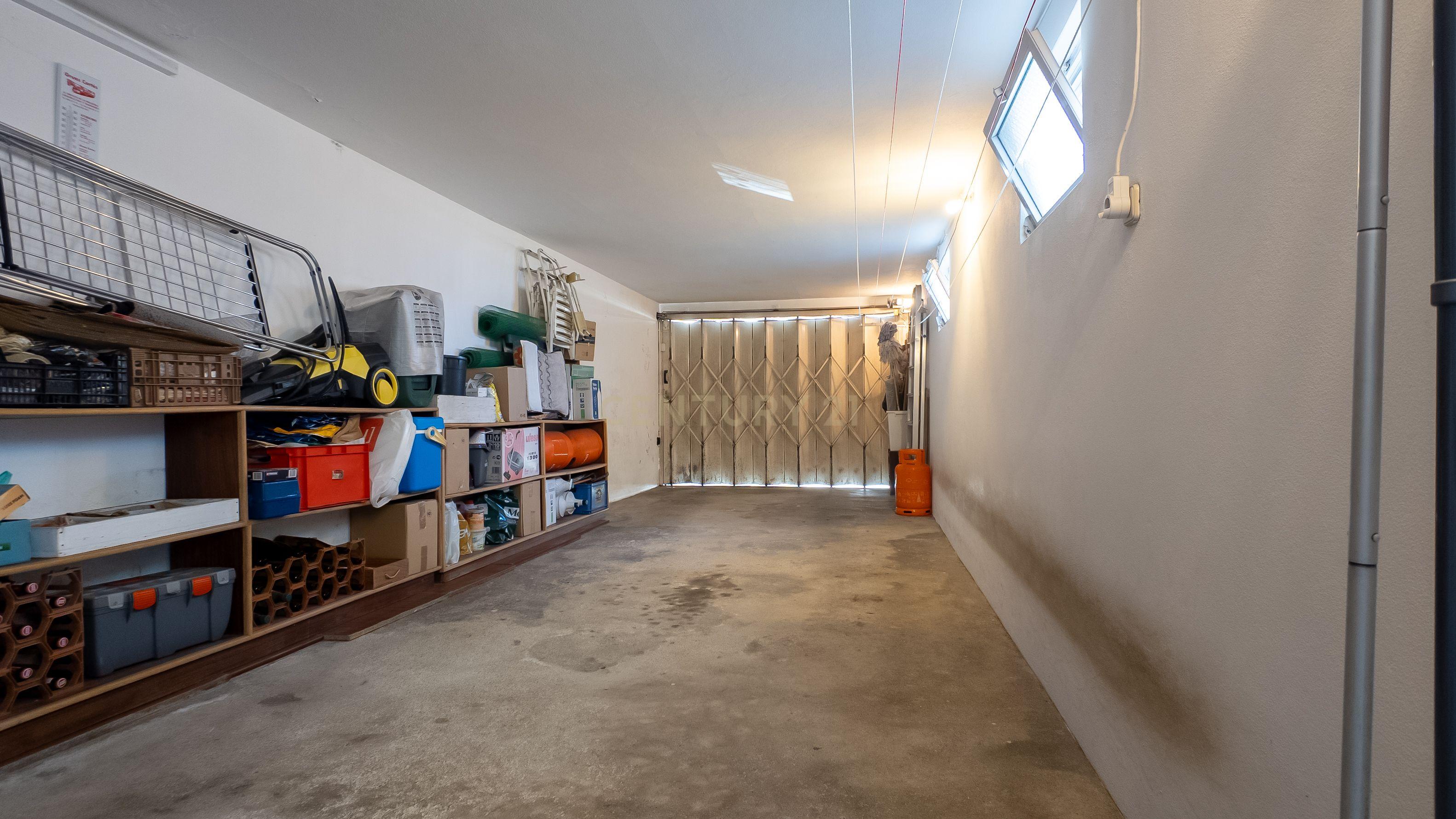 Moradia T4 com Jardim e Garagem no Porto - Image 30