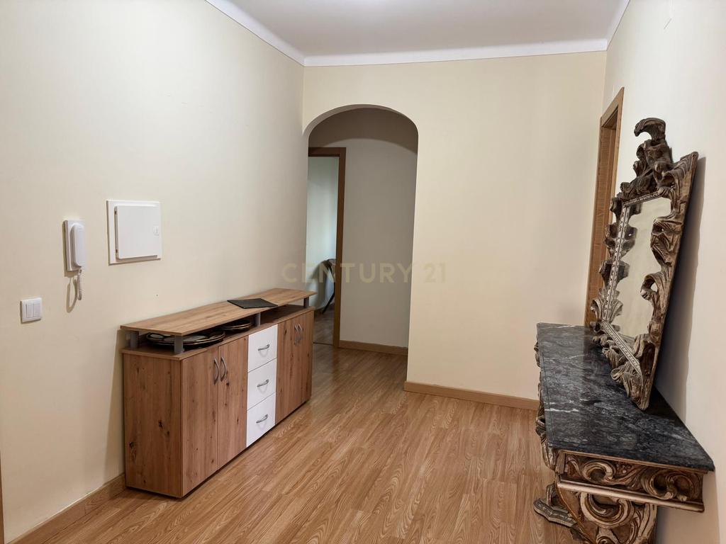 Apartamento T3 remodelado na zona do Parque Municipal - Image 3