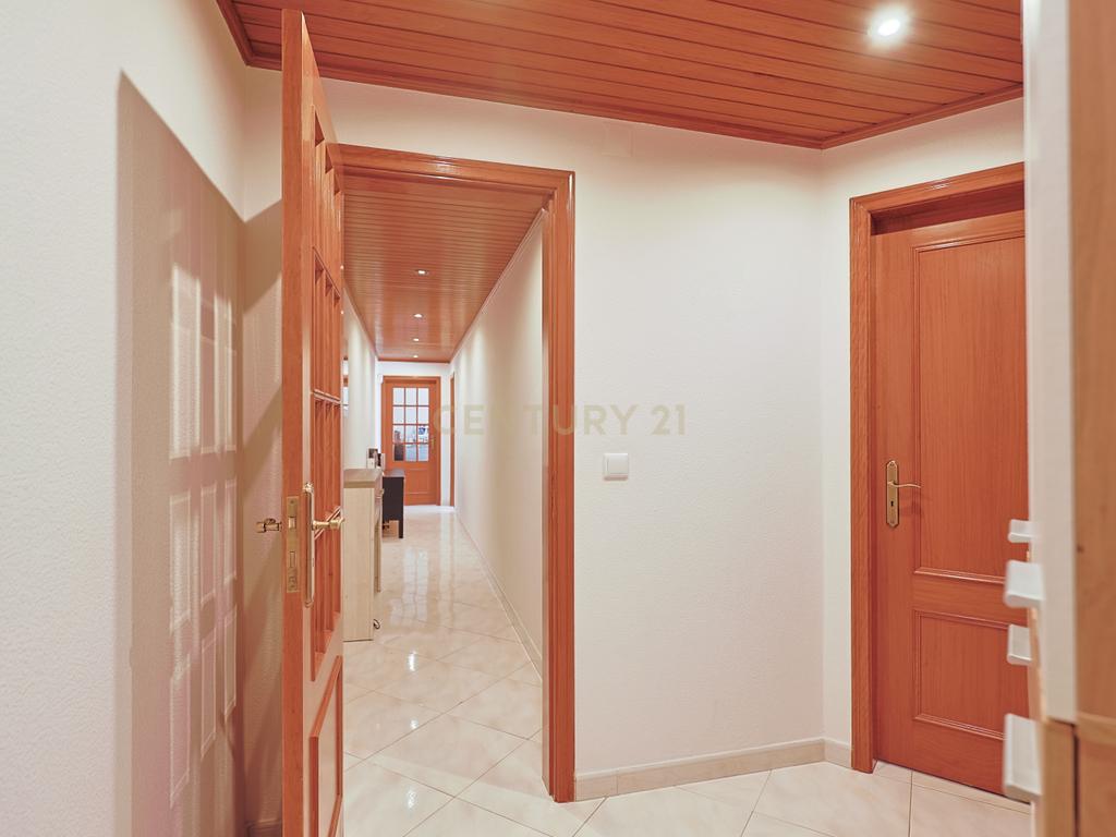 Apartamento T2 nas Quintinhas, Charneca de Caparica, com Terraço e Garagem - Image 12