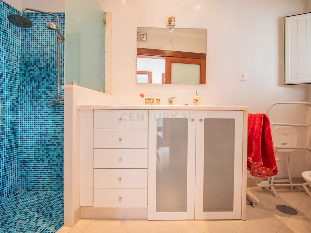 Moradia térrea T3+T0 com piscina, garagem e terreno com 2.257 m², no Ervedal, em Quiaios - Image 39