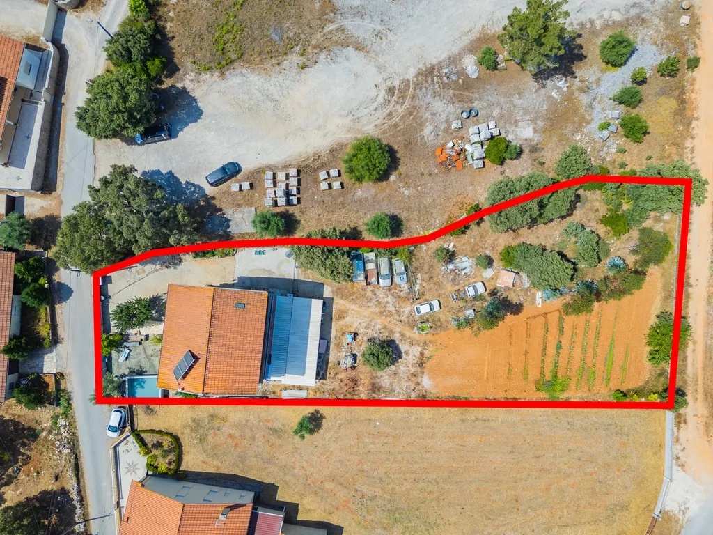 Moradia multifamiliar com rendimento imediato | 2.000 m² de terreno | A apenas 4,5 km de Fátima - Image 2