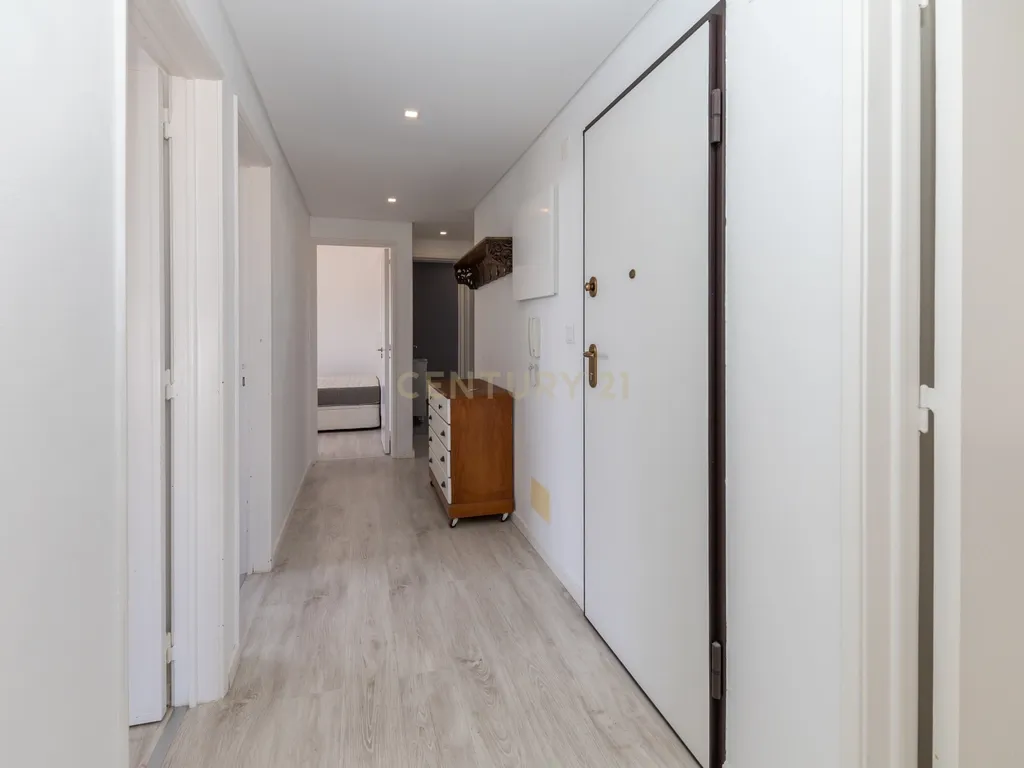 Apartamento T3 para arrendamento - 5 piso c/elevador - Amora - Image 13
