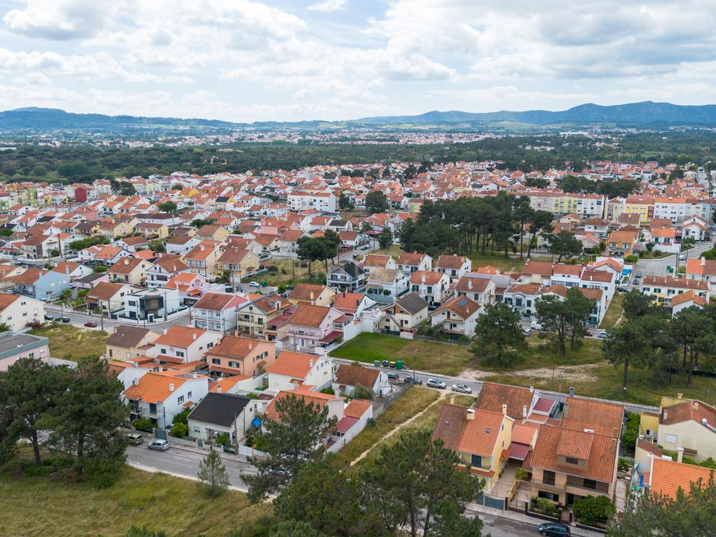 Moradia T3 Renovada com Terraço na Quinta do Conde – Sesimbra - Image 32