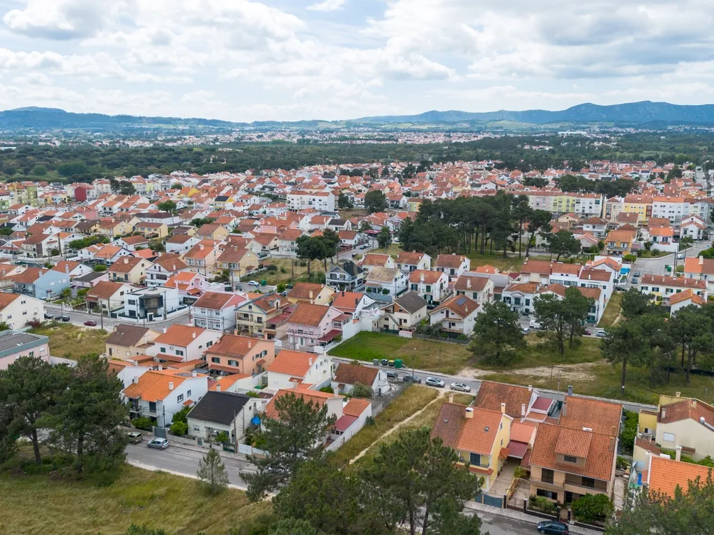 Moradia T3 Renovada com Terraço na Quinta do Conde – Sesimbra - Image 32