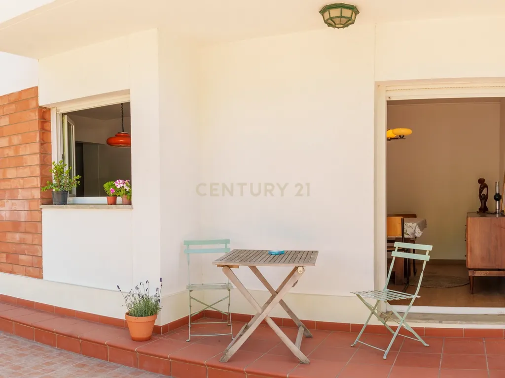 Espetacular moradia T5 em Oeiras- Alto da Barra com Jardim, Terraço e tudo pertinho de si! - Image 19