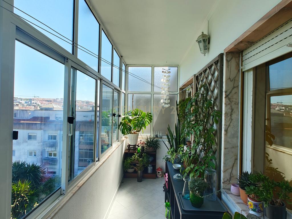Apartamento duplex T3 + 2 em Queluz - Image 4