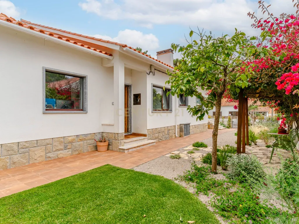 Viver com Elegância entre o Litoral e a Cidade – Uma Casa Sustentável em Colares, Portugal - Image 11