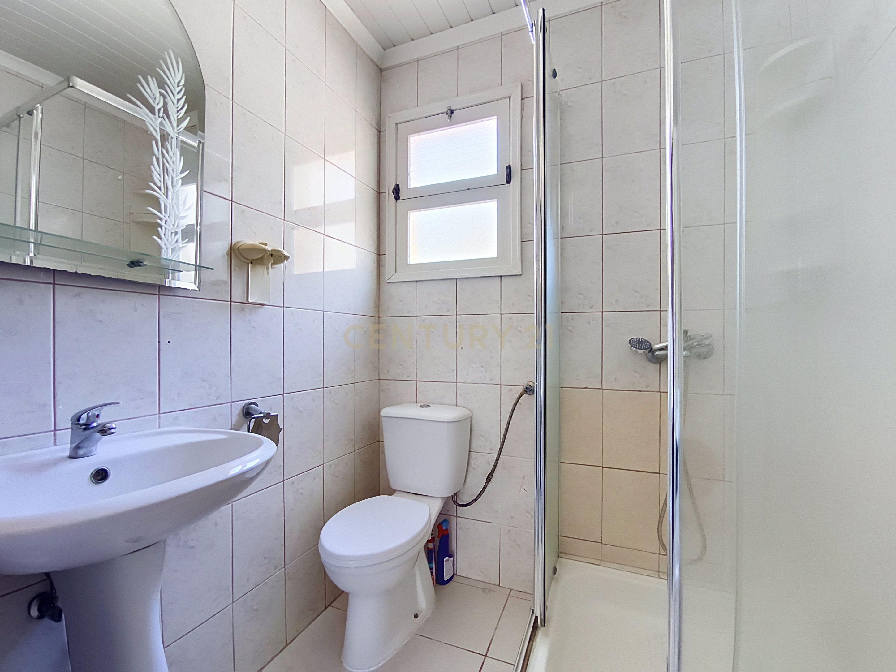 Fotografia 10 de Apartamento T2 no centro da Vila da Povoação, excelente oportunidade de investimento em São Miguel