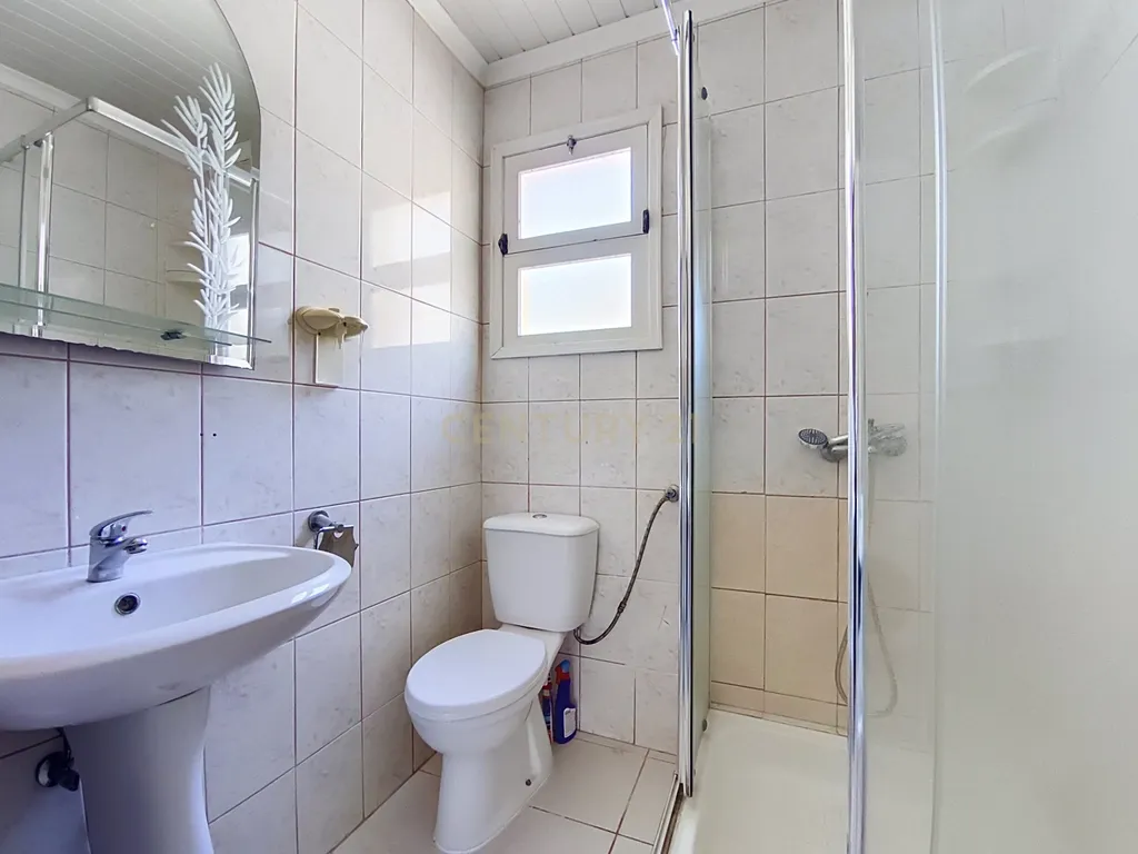 Apartamento T2 no centro da Vila da Povoação, excelente oportunidade de investimento em São Miguel - Image 10