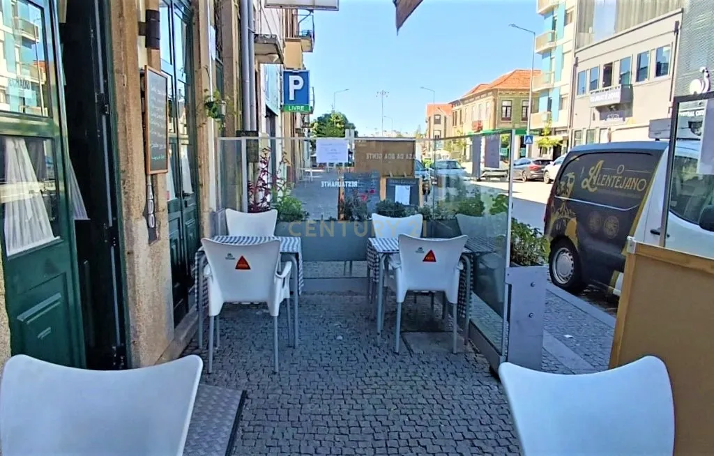 Trespasse de um conceituado restaurante "O Malcriado", com apartamento T2 associado, no centro de Matosinhos, Porto - Image 1