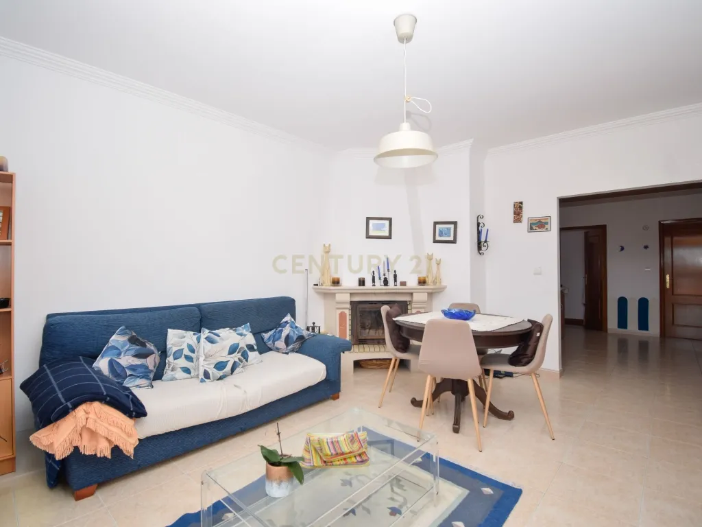 Apartamento T3, com 107 m² de área útil, estúdio musical com 40 m² e garagem fechada , varanda e arrecadação - Image 5