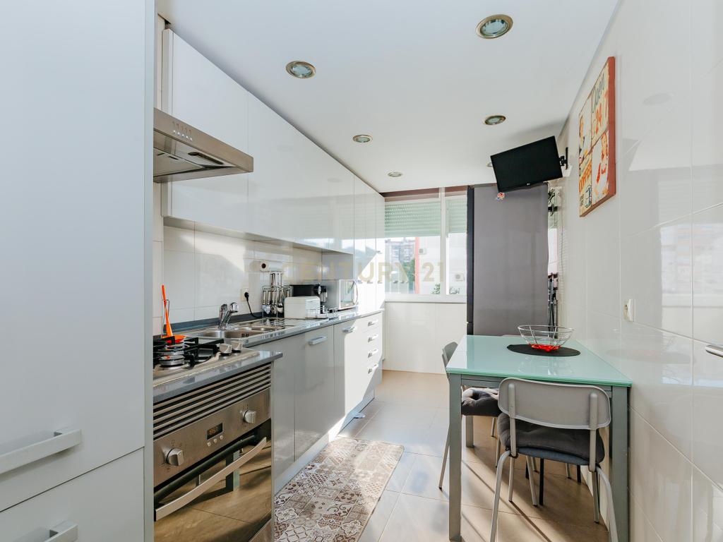 Apartamento T3 com 100,5 m² em Alfornelos com Arrecadação no piso -1 - Image 3