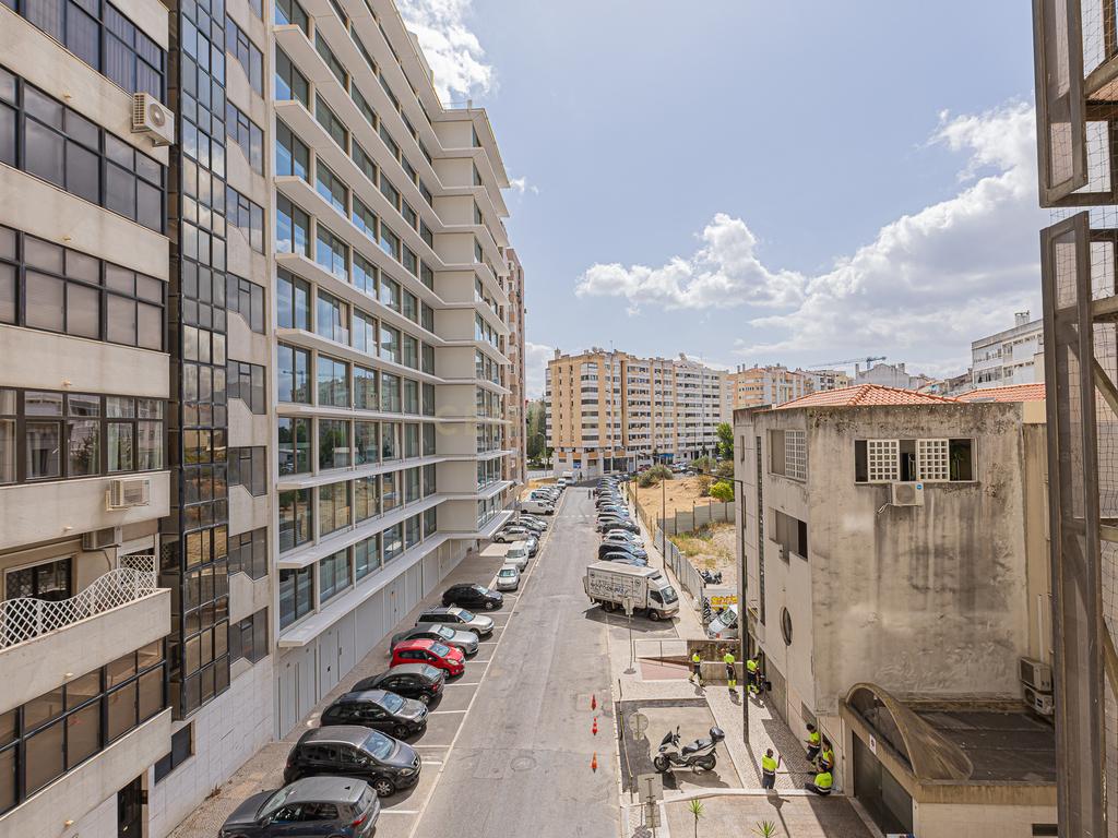 T4 com 180 m² e Garagem Box no Areeiro, Lisboa - Image 38