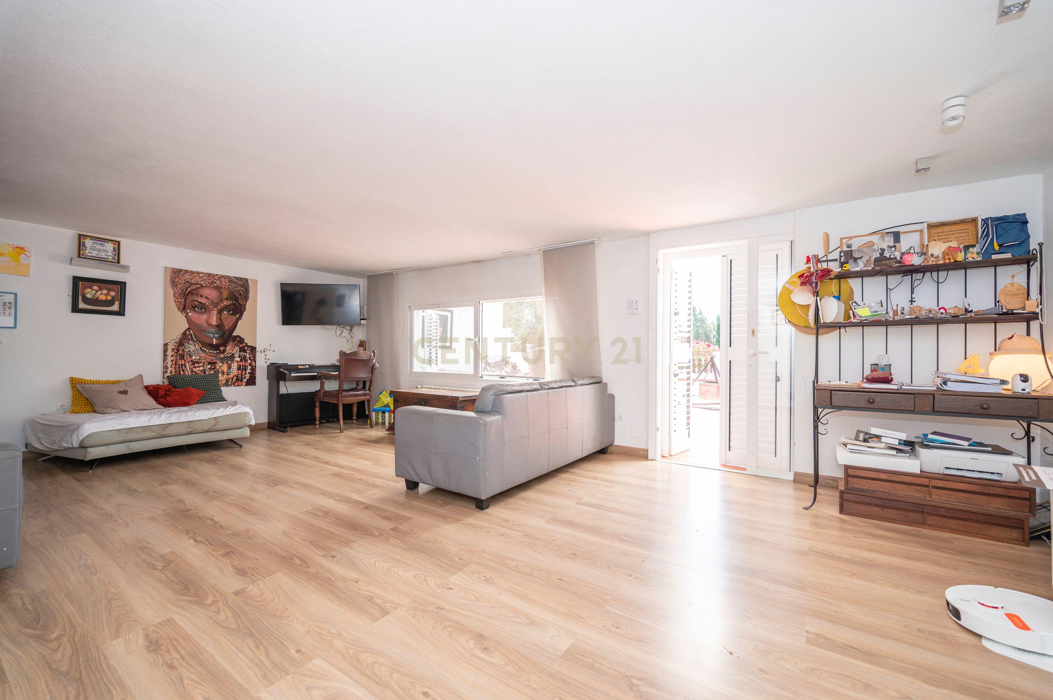 Moradia para reformar em Santa Eulália com piscina e vista panorâmica. Ótima oportunidade para investidores. - Image 12