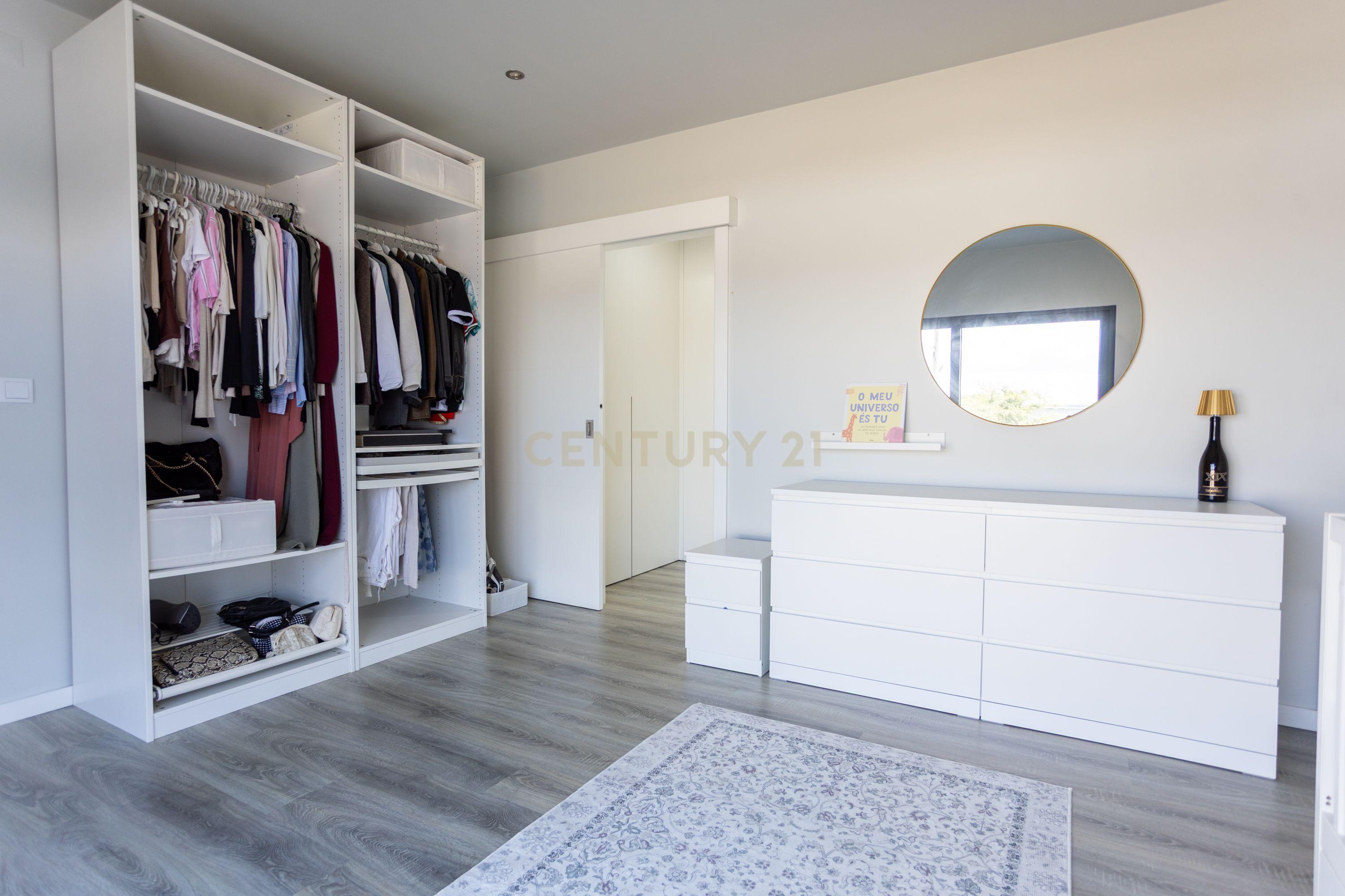 Fotografia 7 de Luxuosa Moradia Nova em Benavente, Santarém