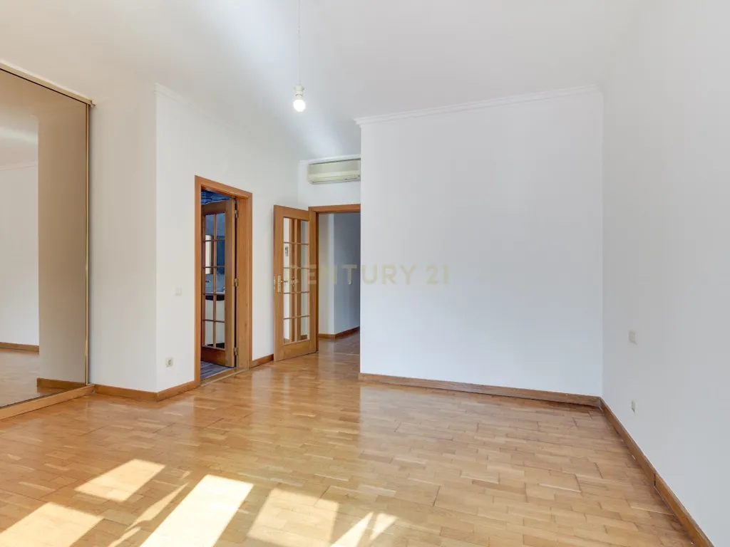 Apartamento T4 com Terraço Privativo e Churrasqueira no Condomínio Lezíria Parque | Vila Franca de Xira - Image 19