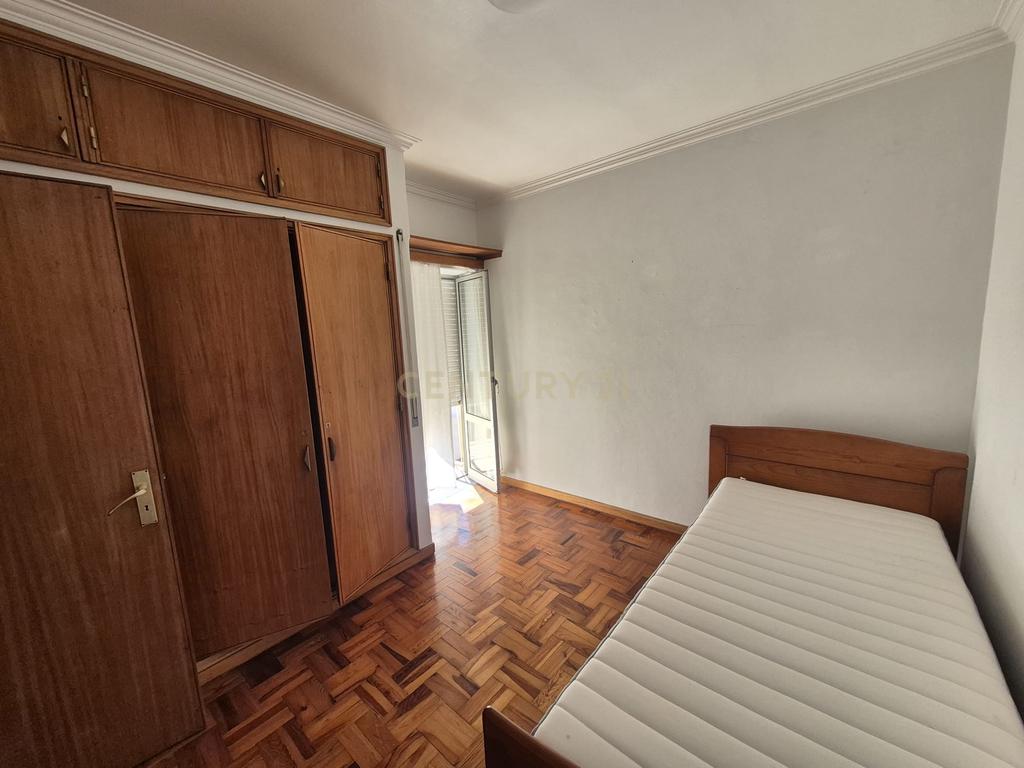 Moradia T3 Mobilada com Jardim e Garagem no Livramento, Estoril - Image 17