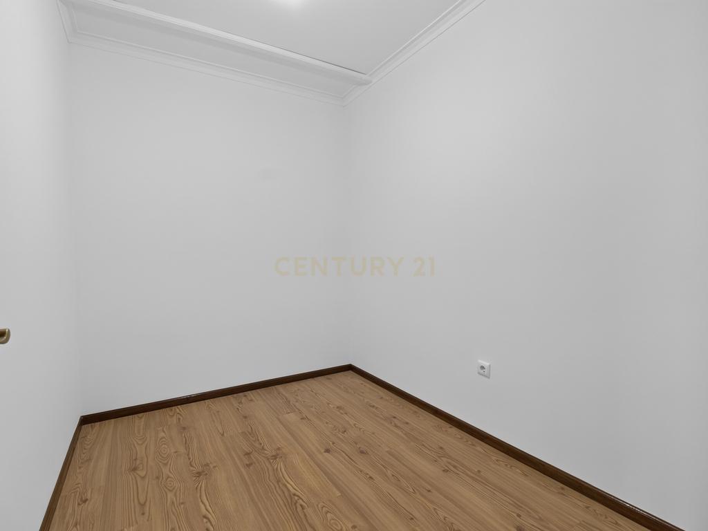 T3+1 com Garagem Fechada e Elevador | Lomar – Braga - Image 11