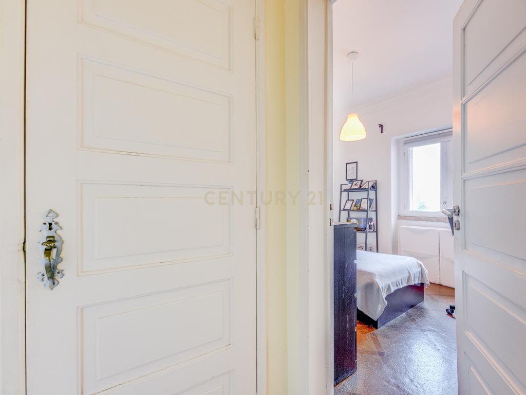 Fantástico Apartamento na Av. João XXI, com uma localização estratégica. - Image 15